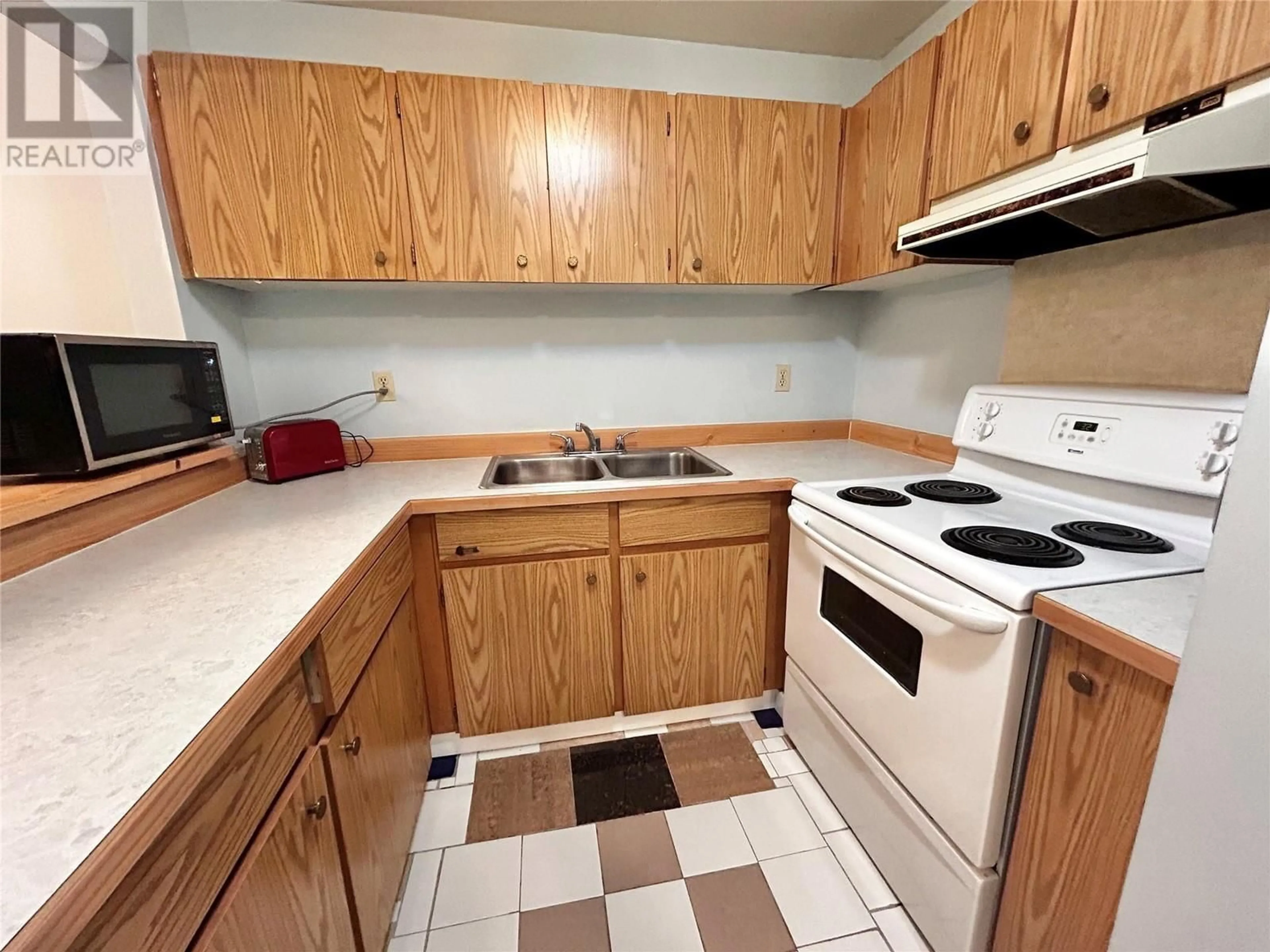 Standard kitchen, unknown for 215 - 185 CHAMBERLAIN CRESCENT, Tumbler Ridge British Columbia V0C2W0