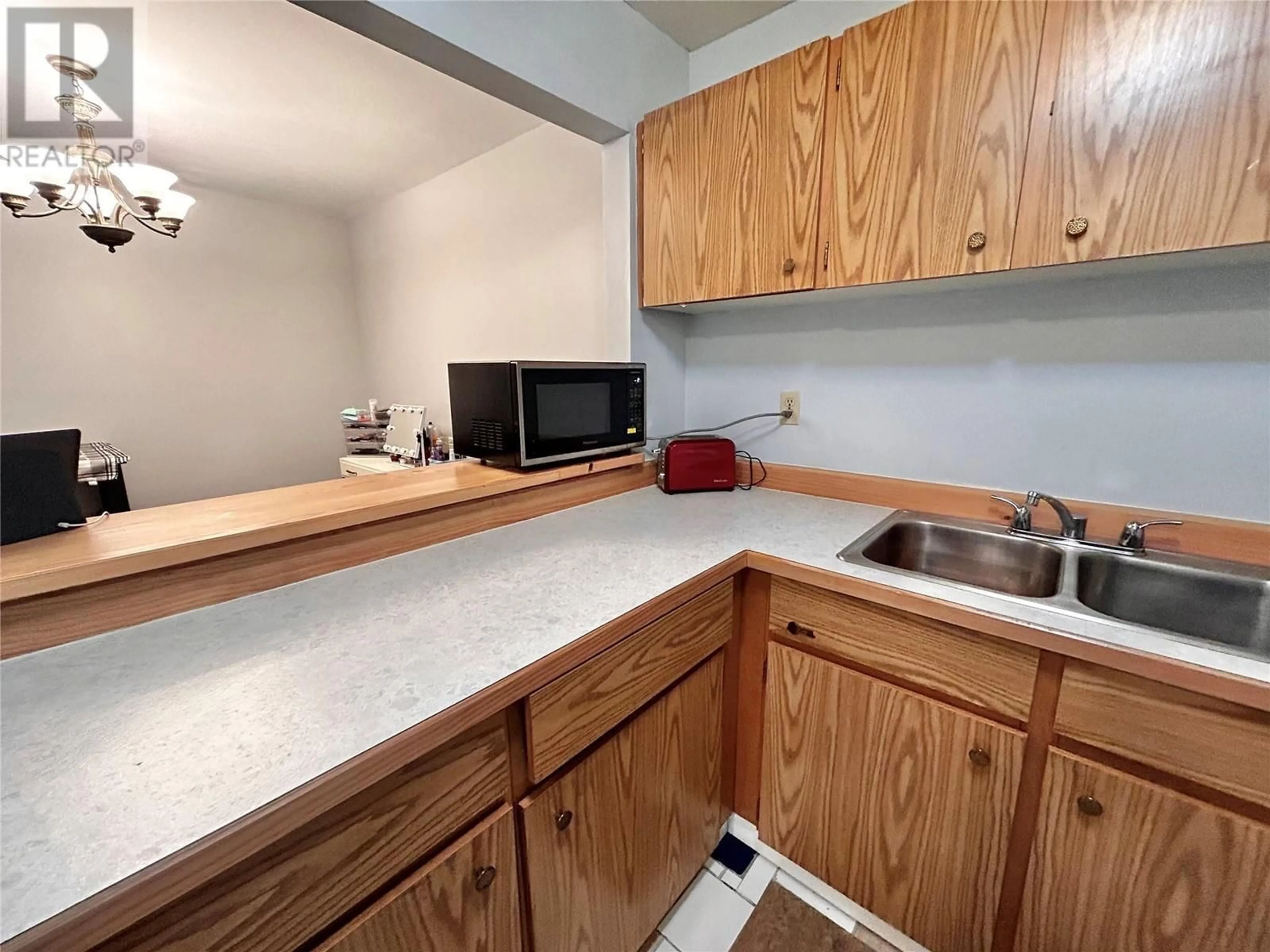Standard kitchen, unknown for 215 - 185 CHAMBERLAIN CRESCENT, Tumbler Ridge British Columbia V0C2W0
