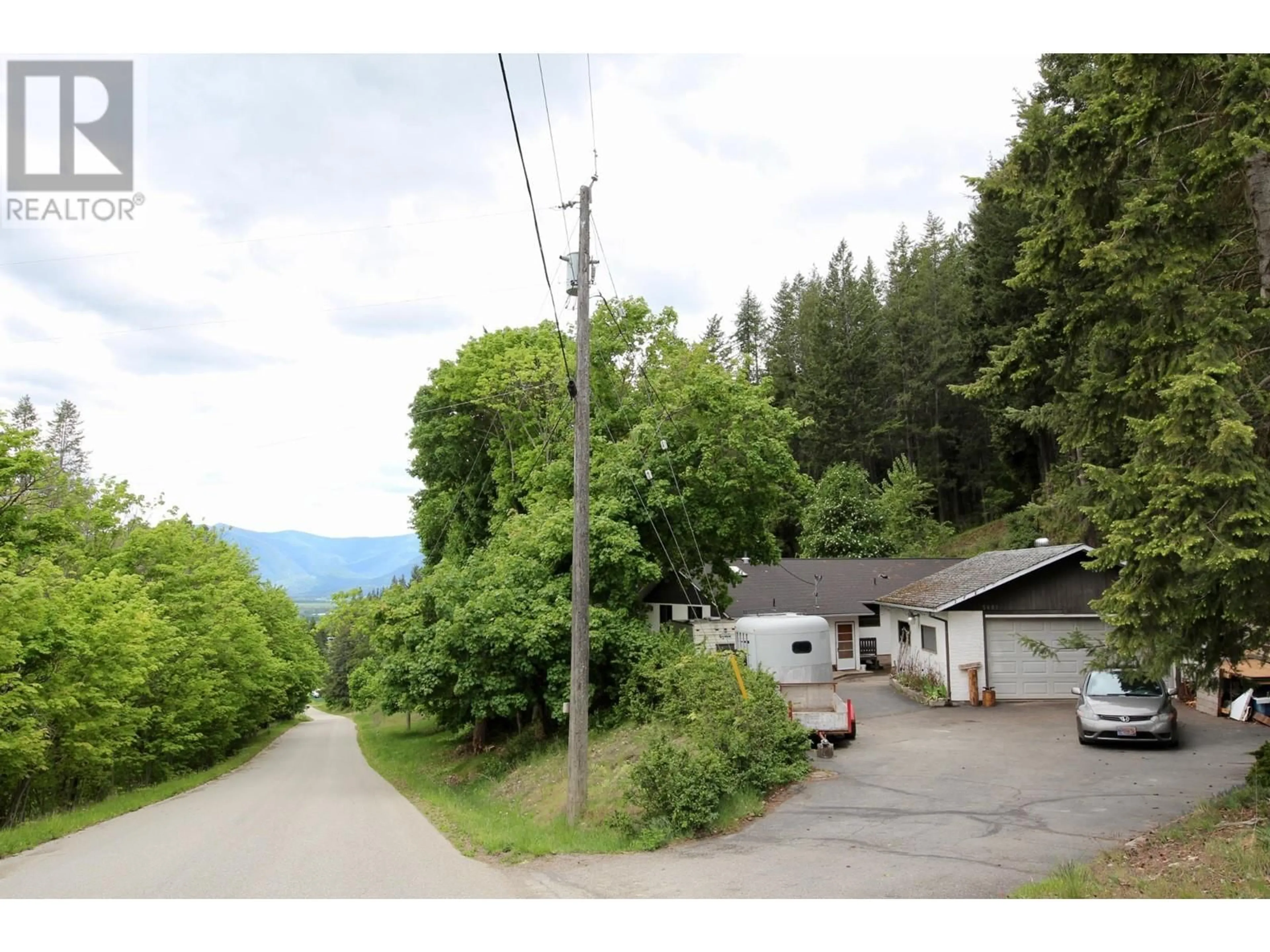 A pic from outside/outdoor area/front of a property/back of a property/a pic from drone, mountain view for 5681 CORY ROAD, Wynndel British Columbia V0B2N1