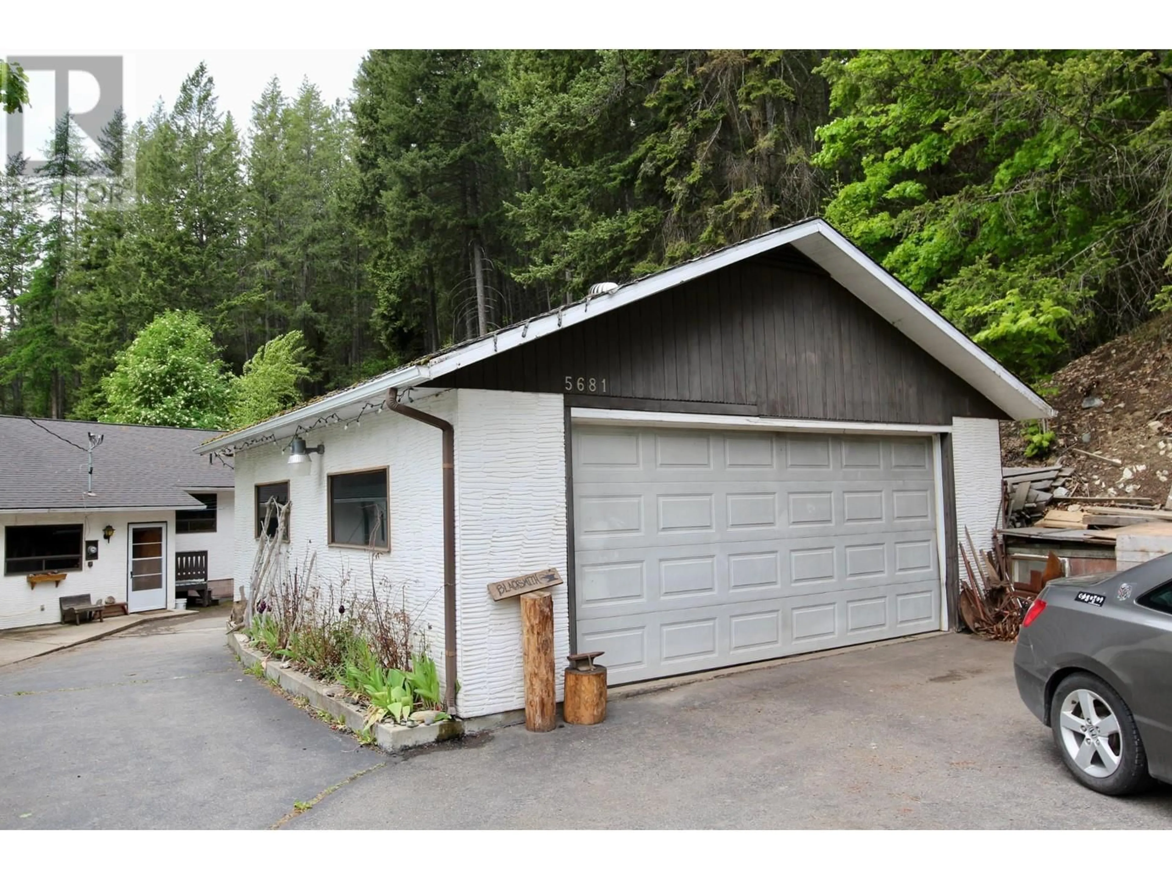 Indoor garage for 5681 CORY ROAD, Wynndel British Columbia V0B2N1