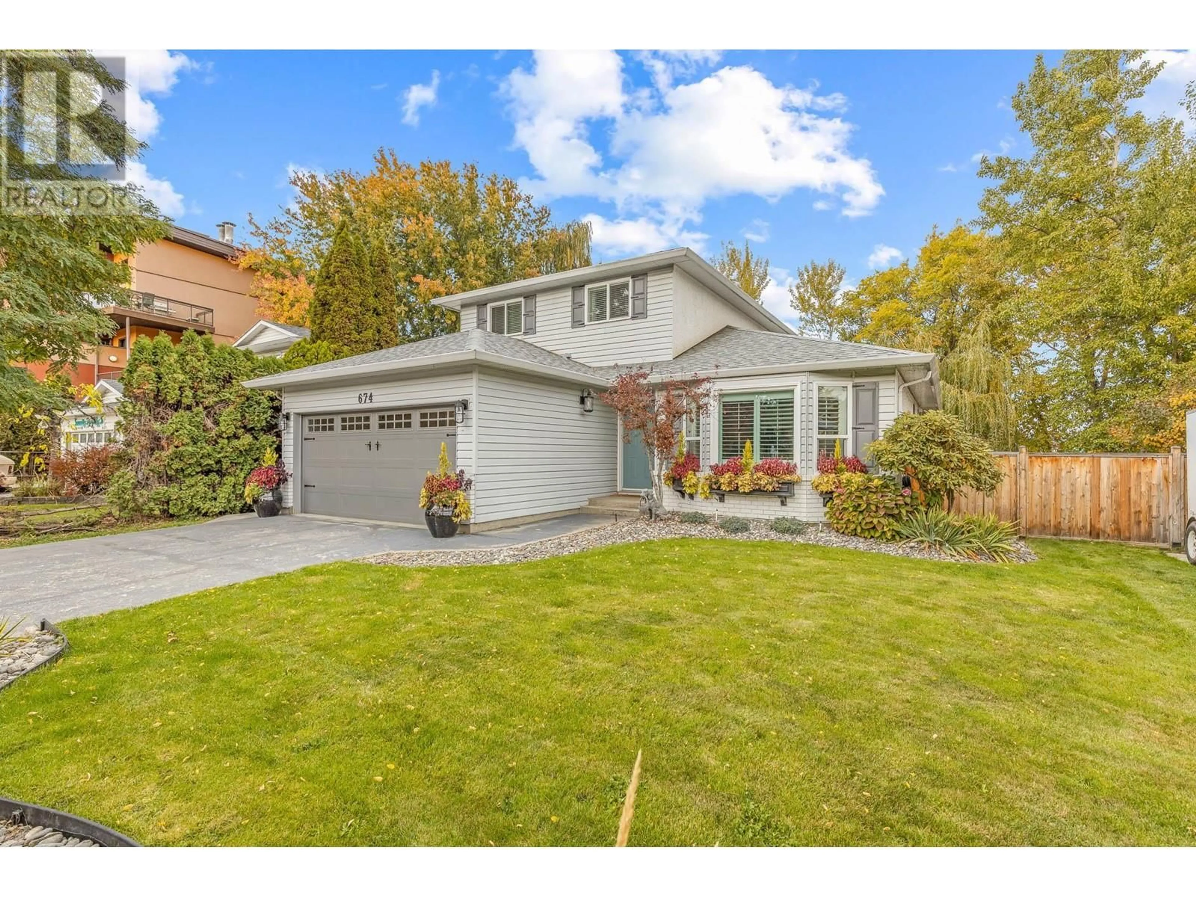 Home with vinyl exterior material, street for 674 COOK ROAD, Kelowna British Columbia V1W3G7