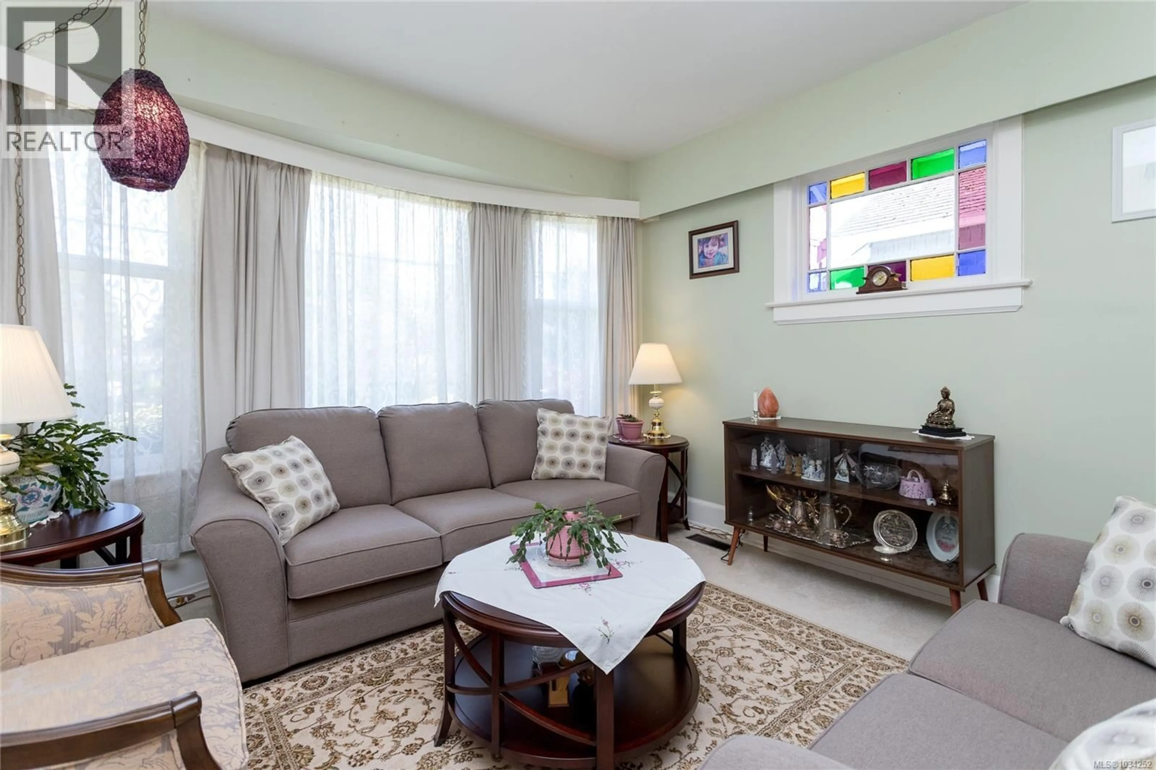 Living room with furniture, unknown for 2238 SHAKESPEARE STREET, Victoria British Columbia V8R4G1