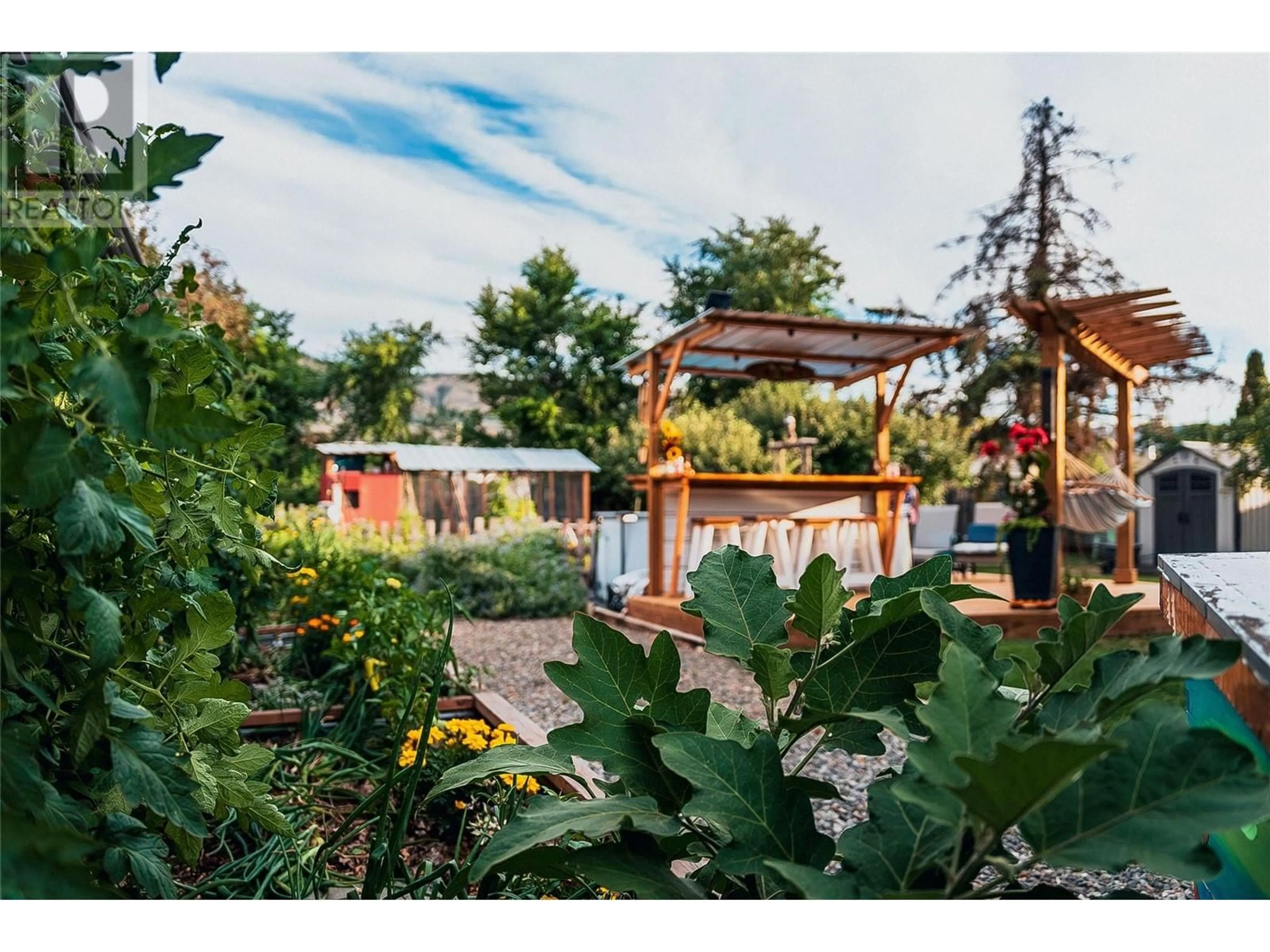 Patio, street for 2475 GLENVIEW AVENUE, Kamloops British Columbia V2B4L5