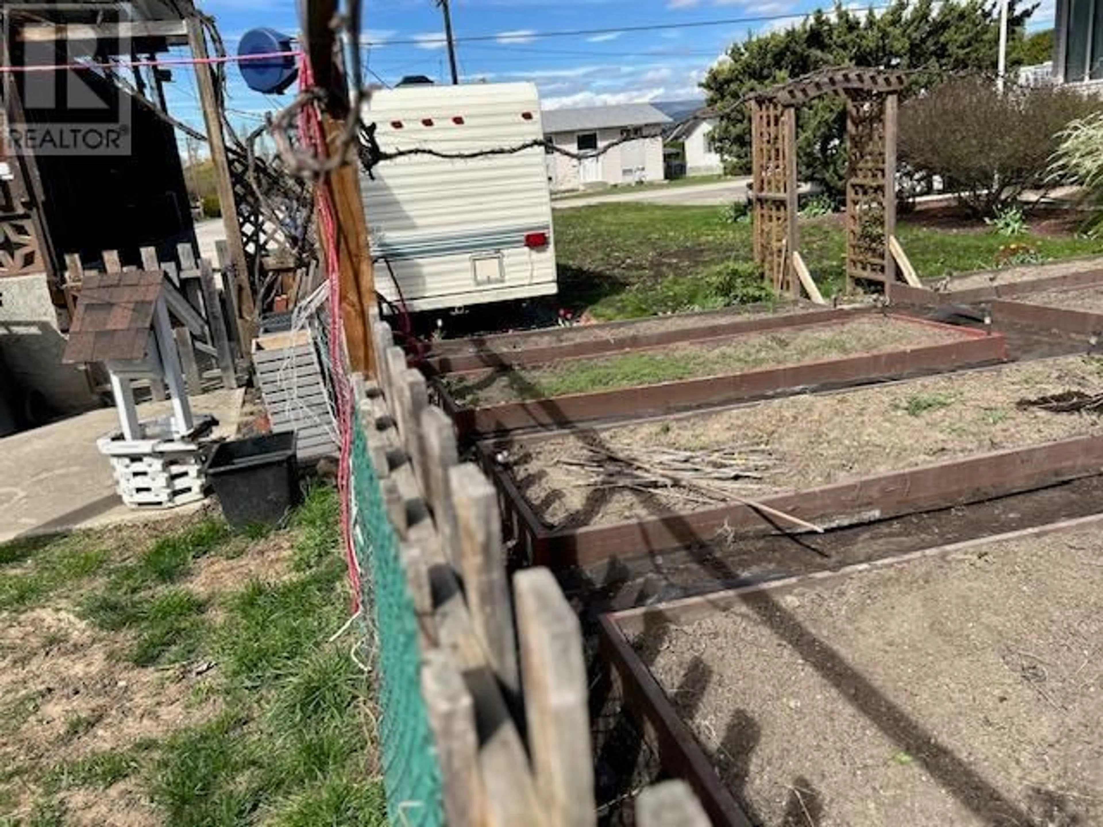 Unknown for 385 FELIX ROAD, Kelowna British Columbia V1X2R3