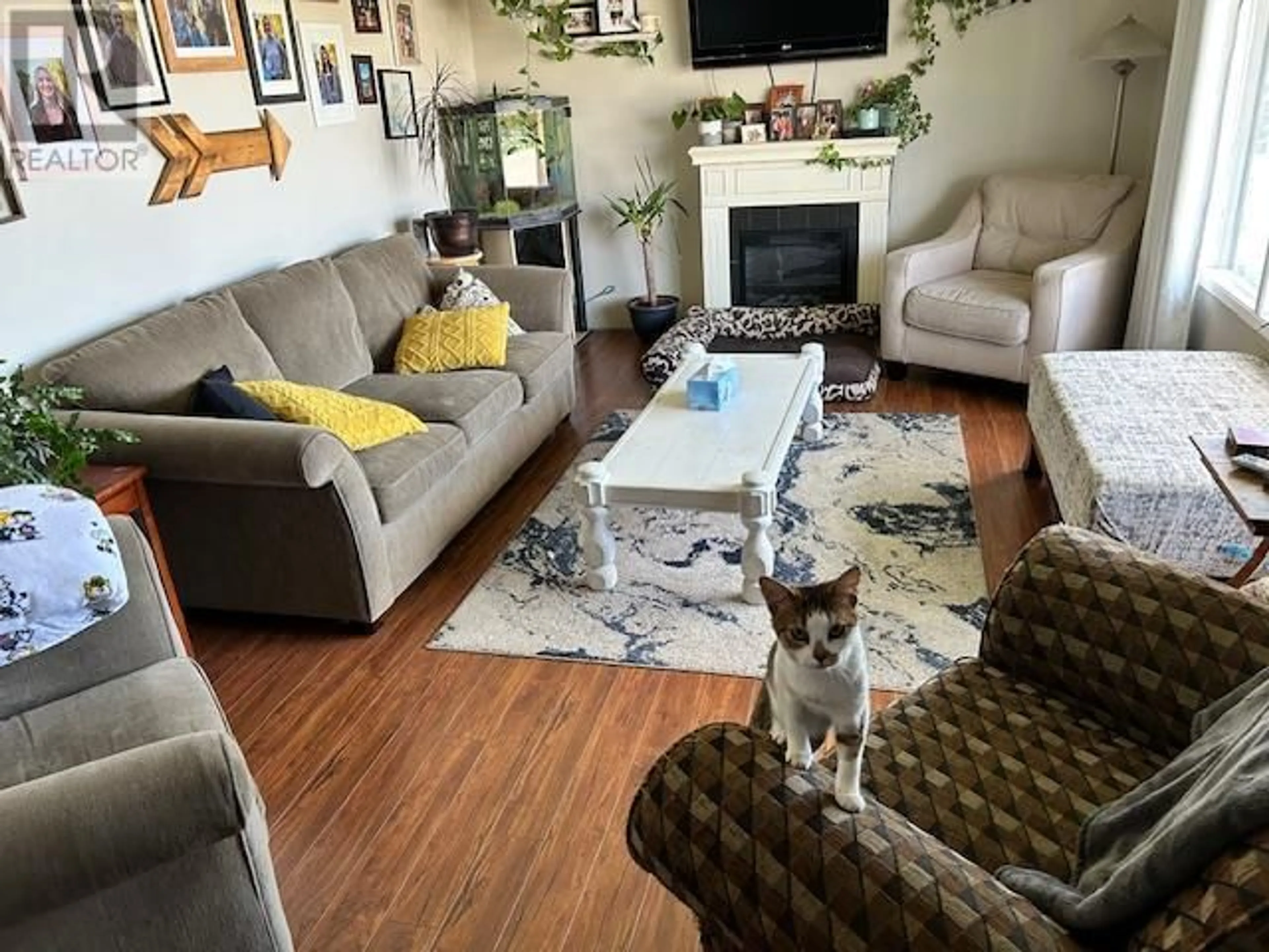 Living room with furniture, unknown for 385 FELIX ROAD, Kelowna British Columbia V1X2R3