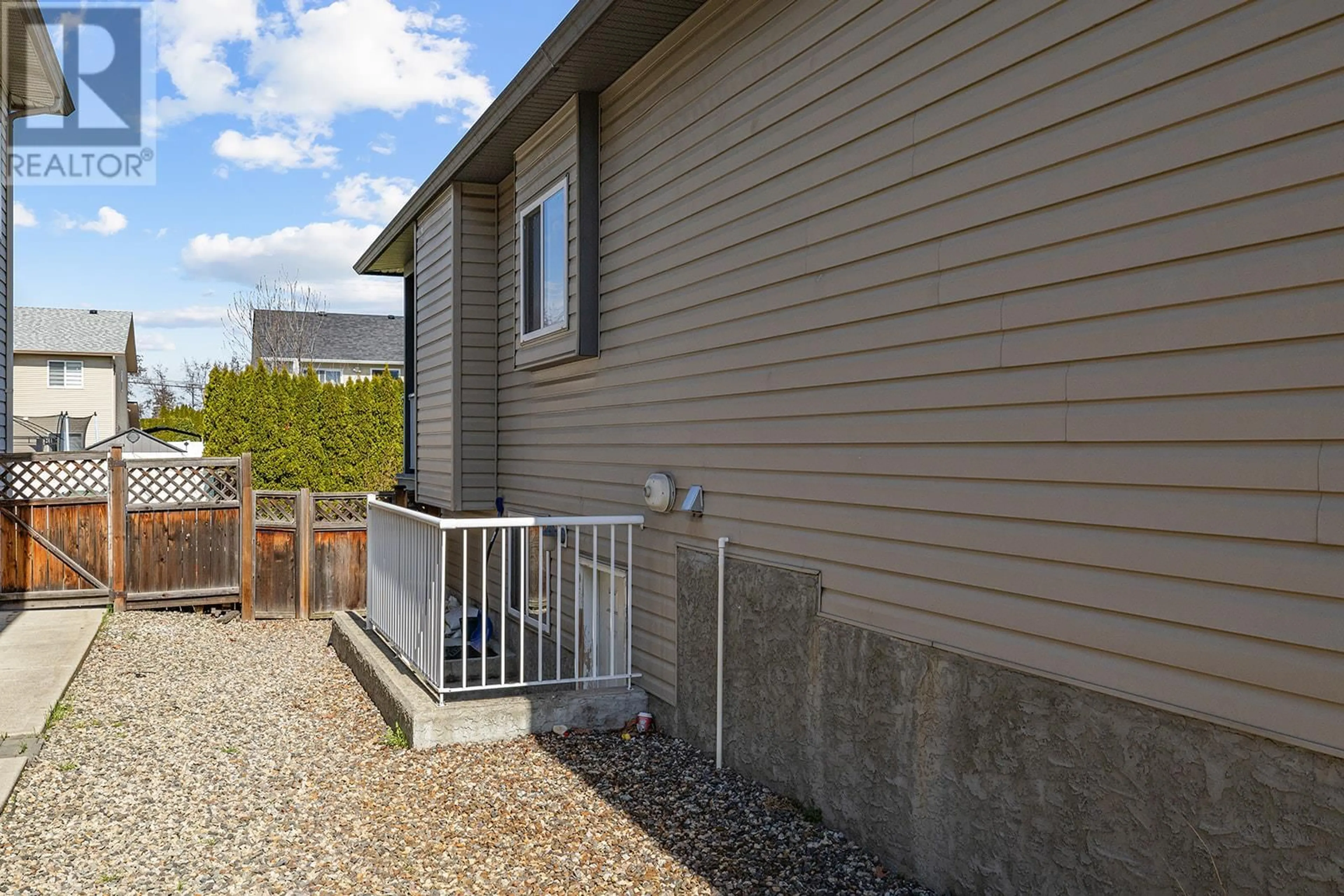 Patio, street for 340 HILLABY AVENUE, Kelowna British Columbia V1X6G2