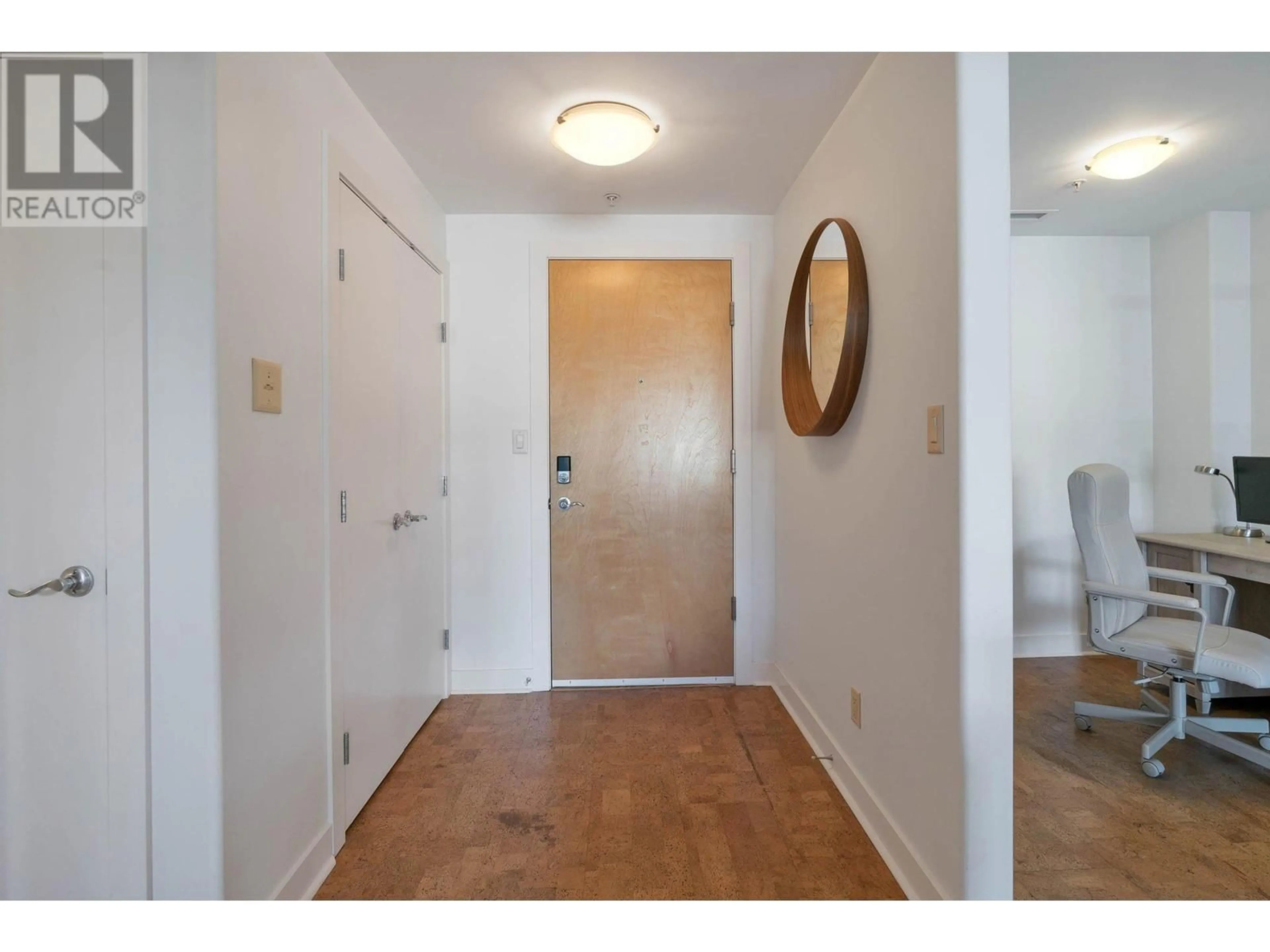 Indoor entryway for 205 - 1160 BERNARD AVENUE, Kelowna British Columbia V1Y6R2