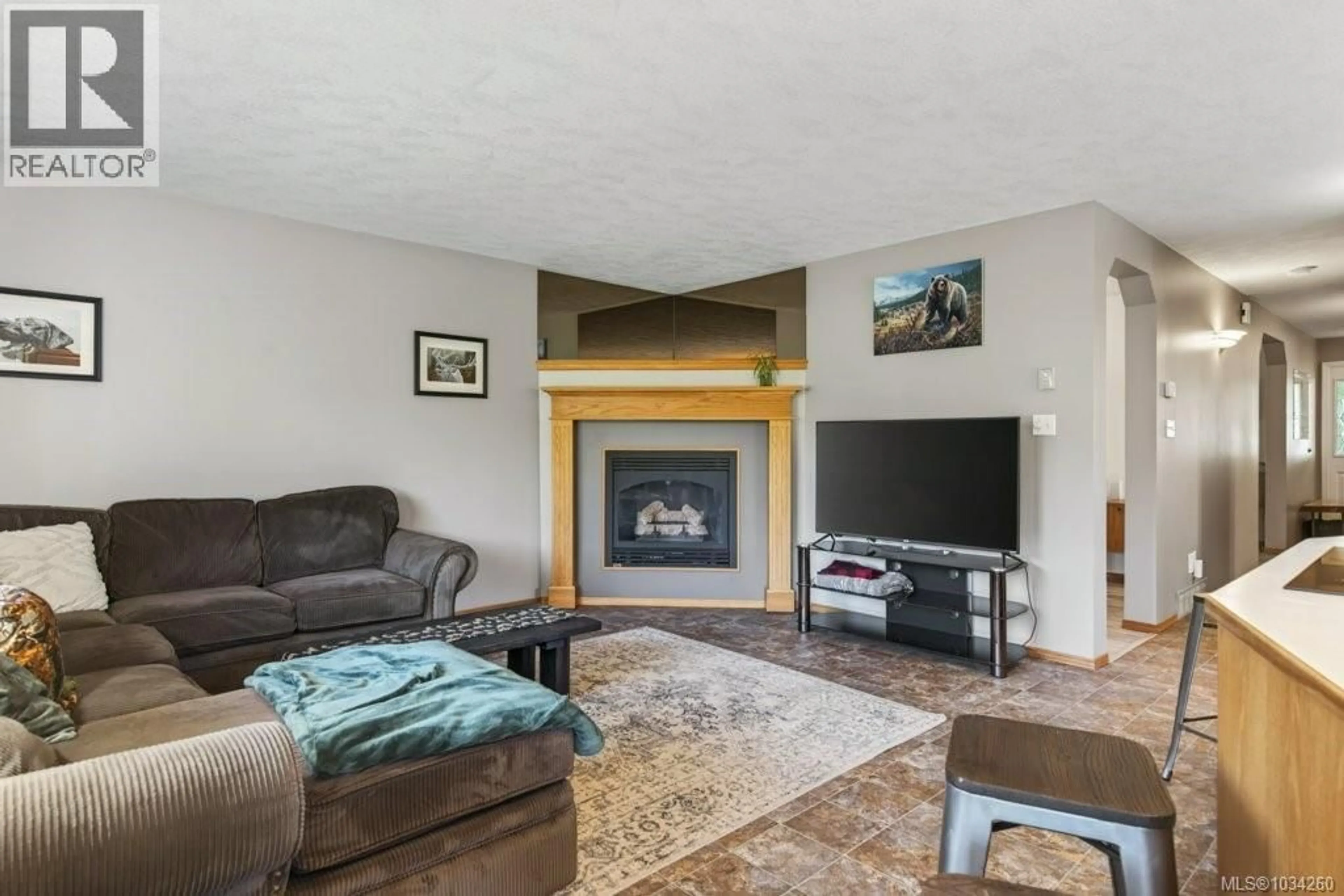 Living room with furniture, unknown for 869 NICHOLLS ROAD, Campbell River British Columbia V9W3P7