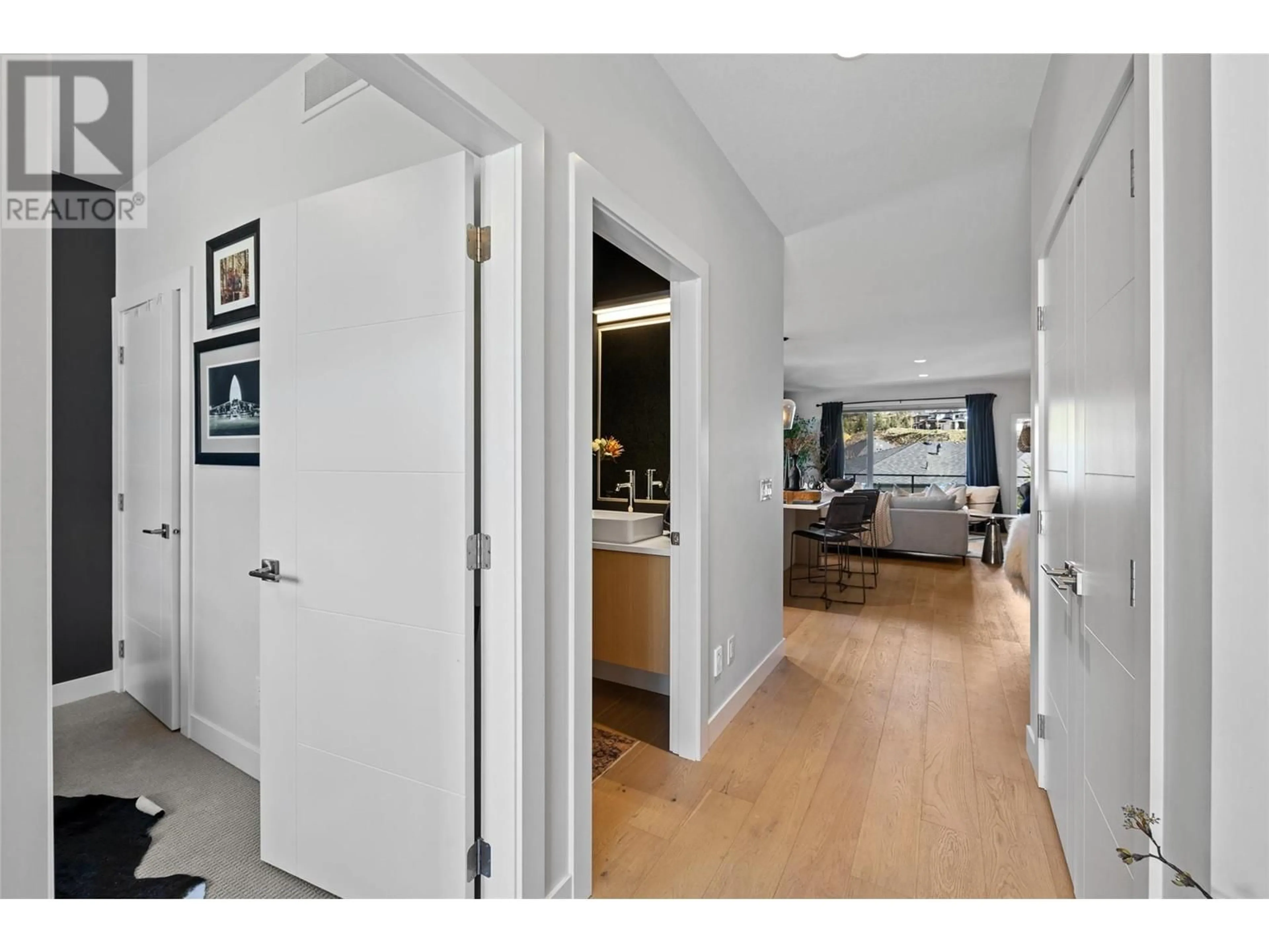 Indoor entryway for 5 - 1349 ROCKY POINT DRIVE, Kelowna British Columbia V1V0B5