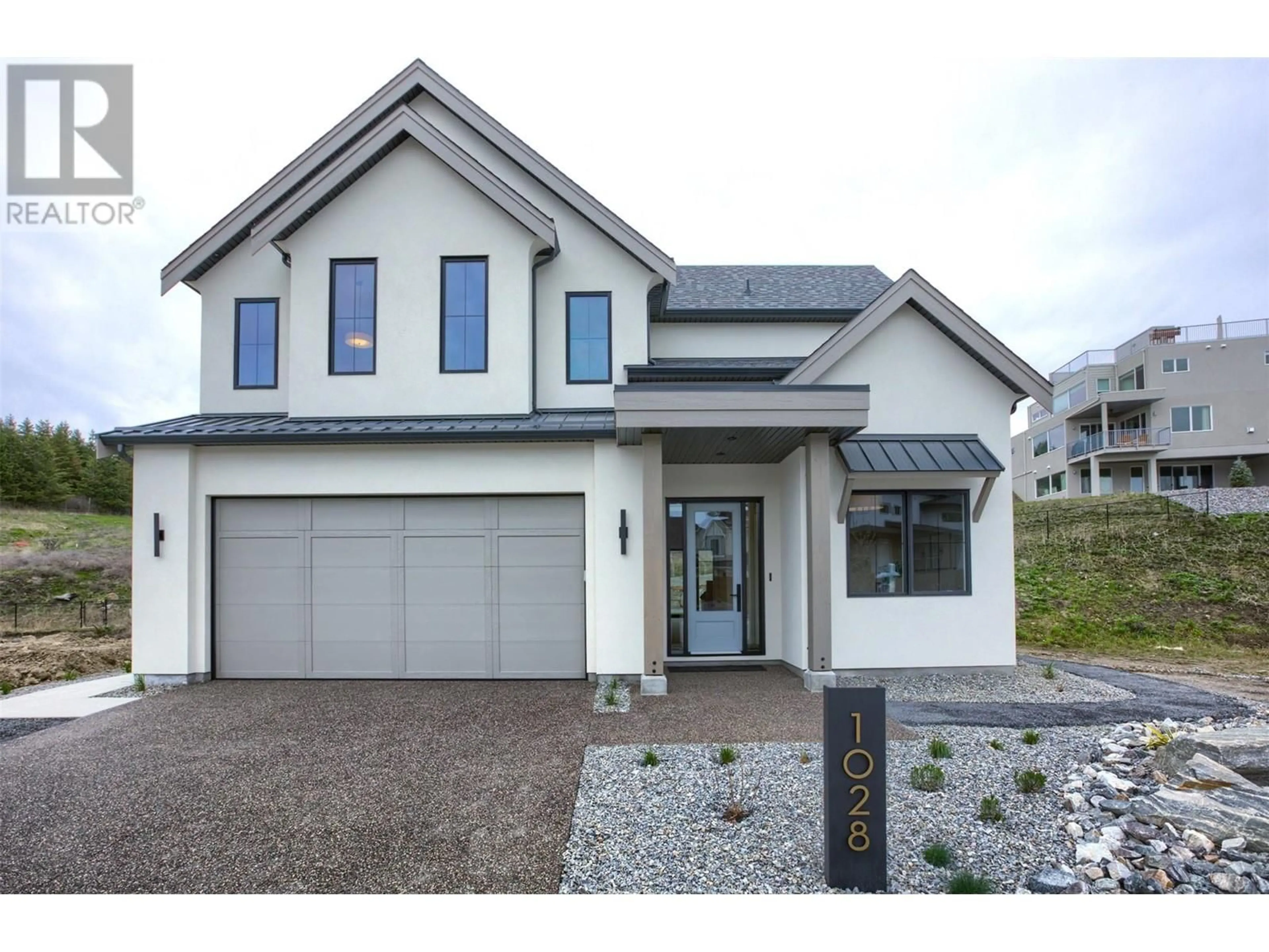 Home with vinyl exterior material, street for 1028 BULL CRESCENT, Kelowna British Columbia V1W4N2