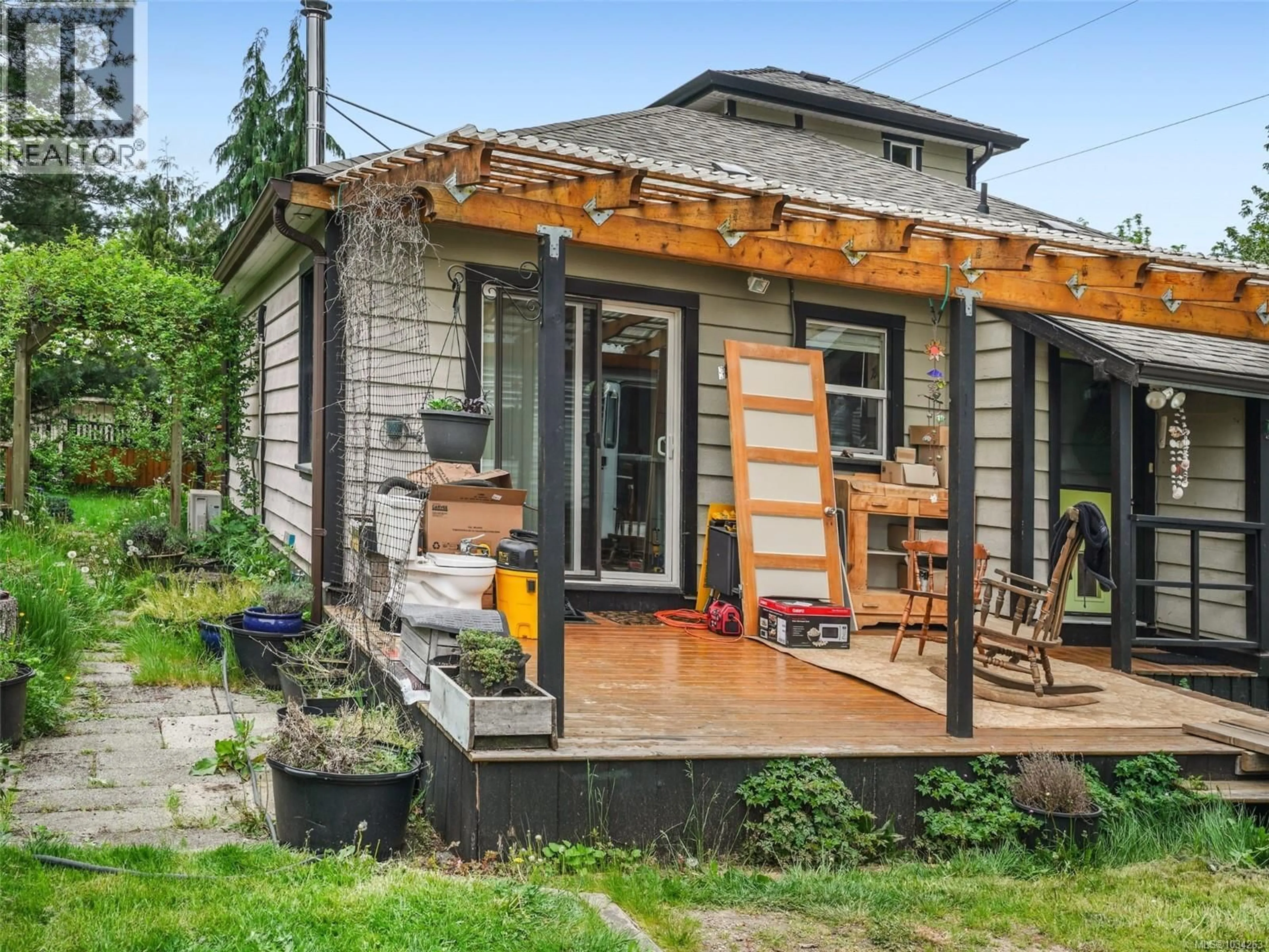 Home with vinyl exterior material, street for 6829 FIRST STREET, Honeymoon Bay British Columbia V0R1Y0