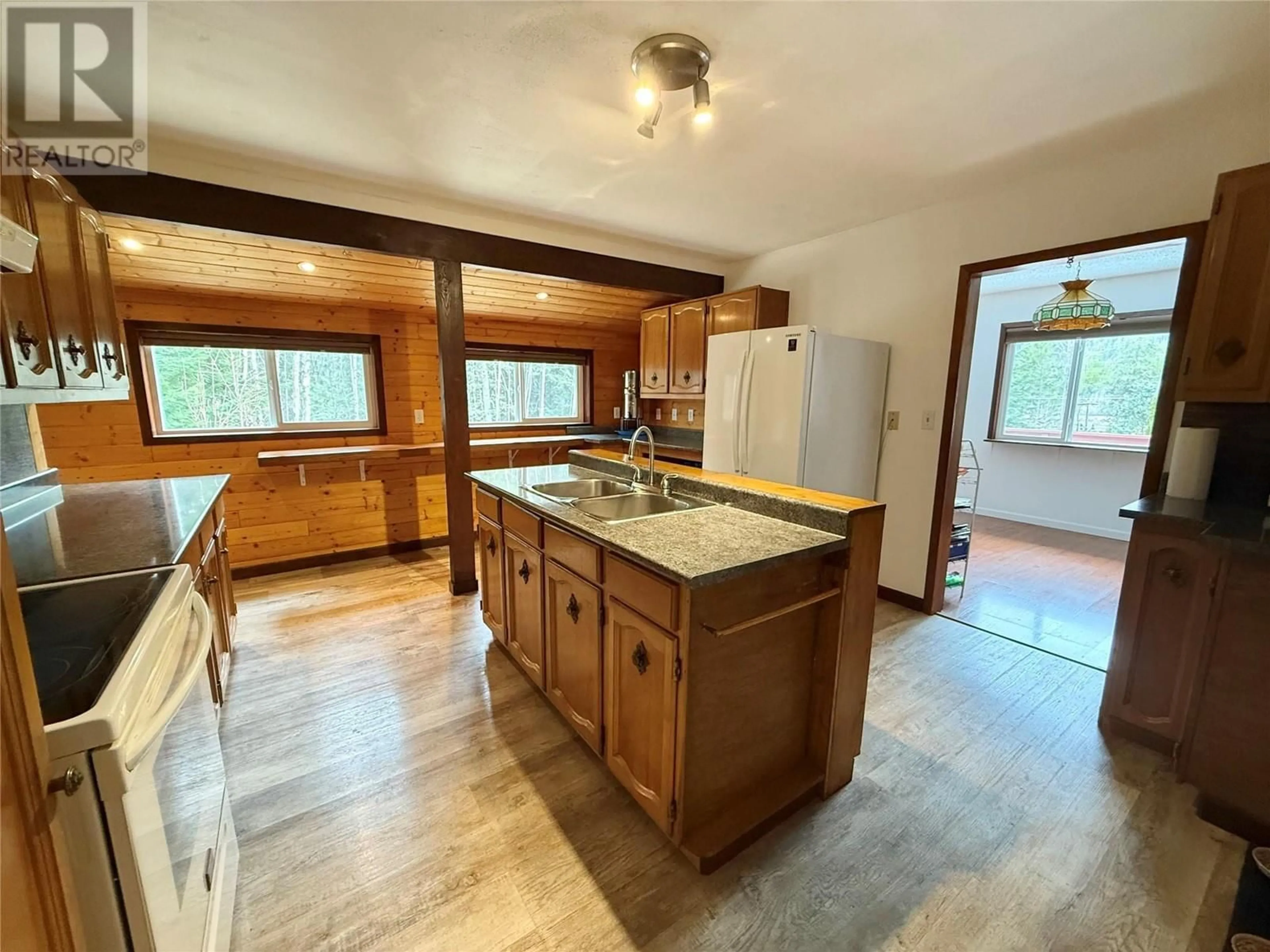 Open concept kitchen, ceramic/tile floor for 2698 BEAVERBROOK ROAD, Fruitvale British Columbia V0G1L1