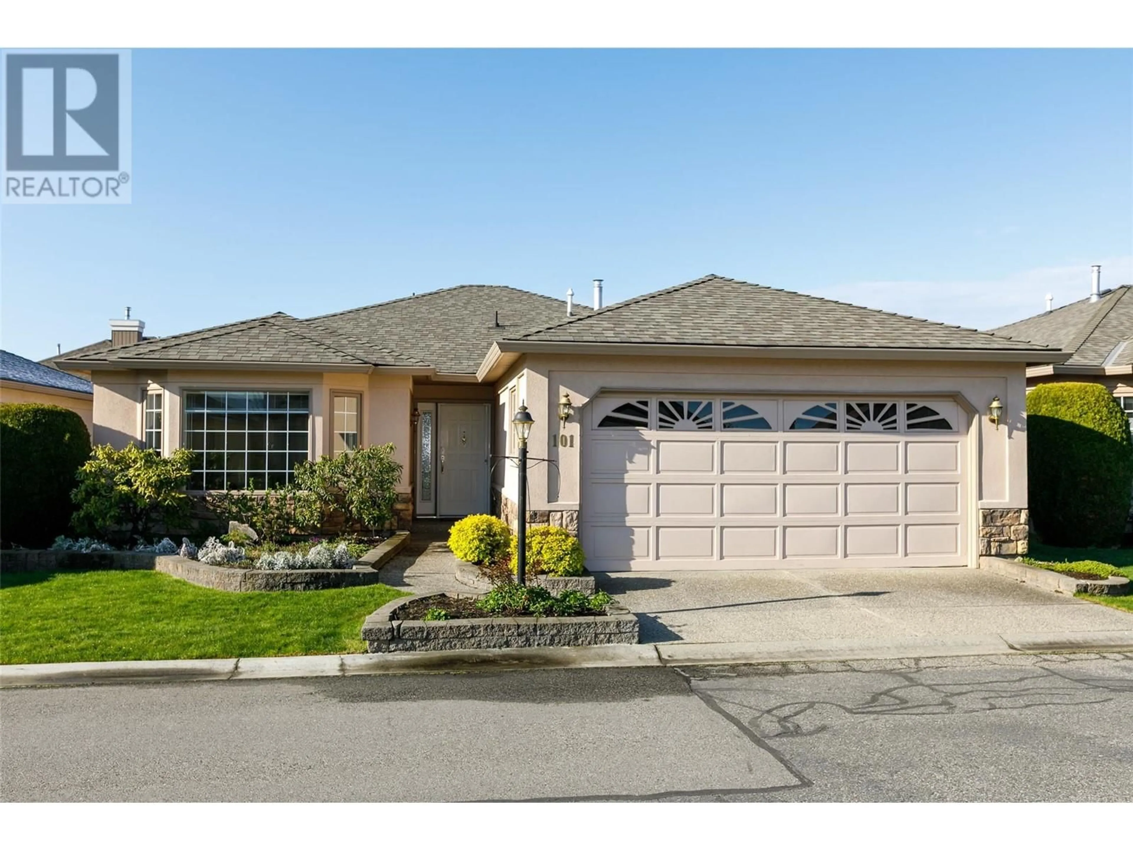 Home with vinyl exterior material, street for 101 - 595 YATES ROAD, Kelowna British Columbia V1V1P8
