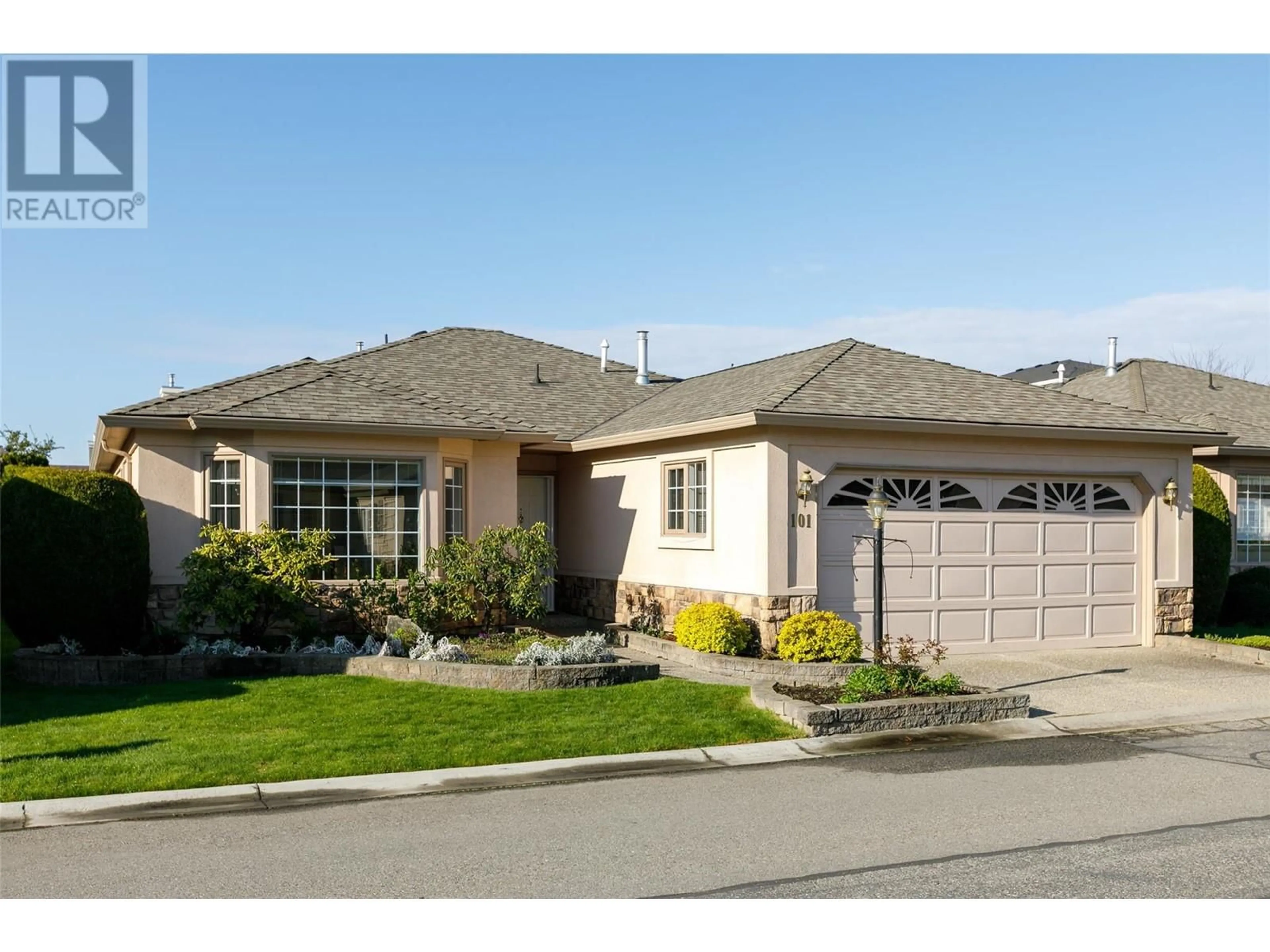 Home with vinyl exterior material, street for 101 - 595 YATES ROAD, Kelowna British Columbia V1V1P8