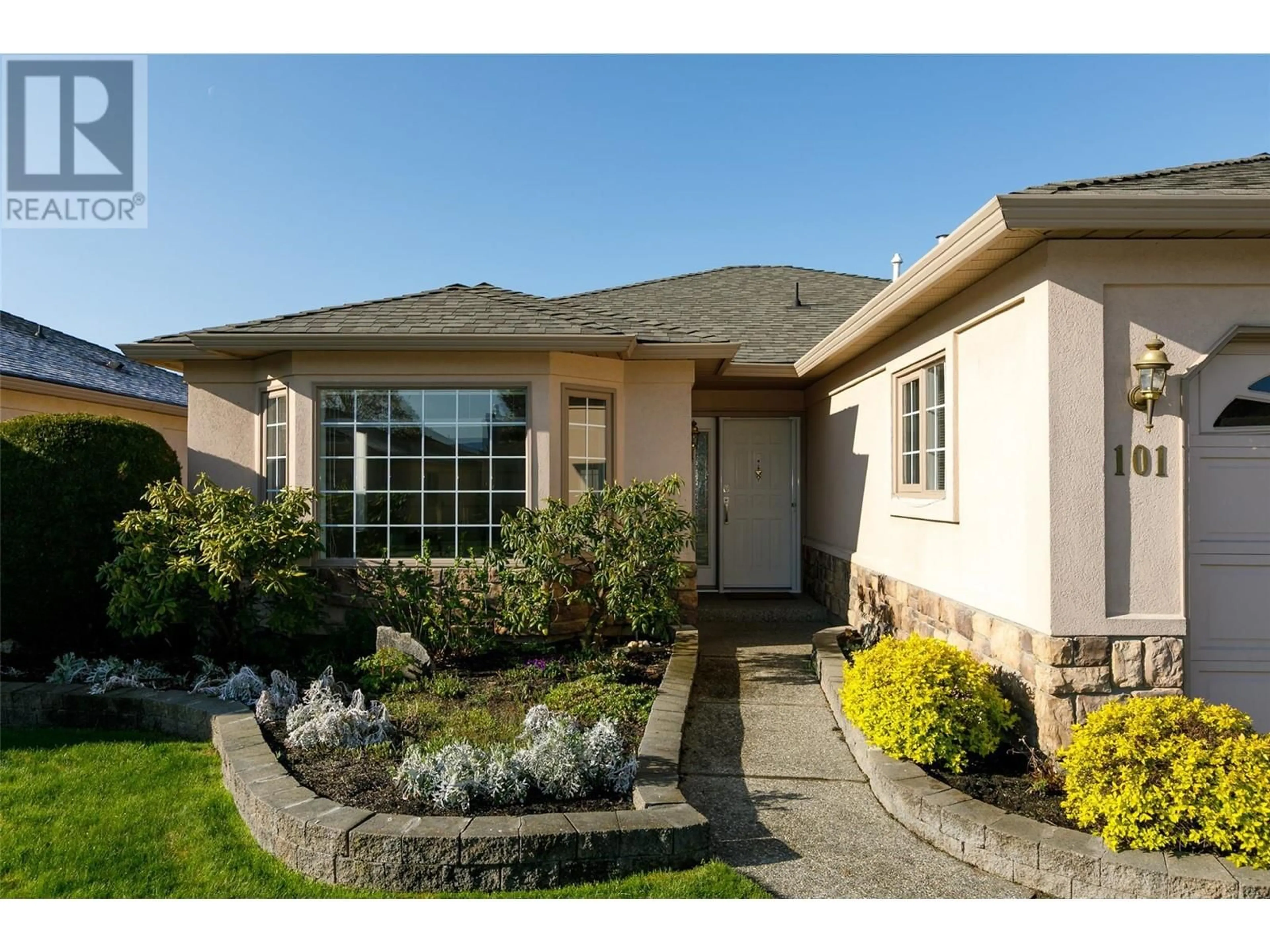 Home with vinyl exterior material, street for 101 - 595 YATES ROAD, Kelowna British Columbia V1V1P8