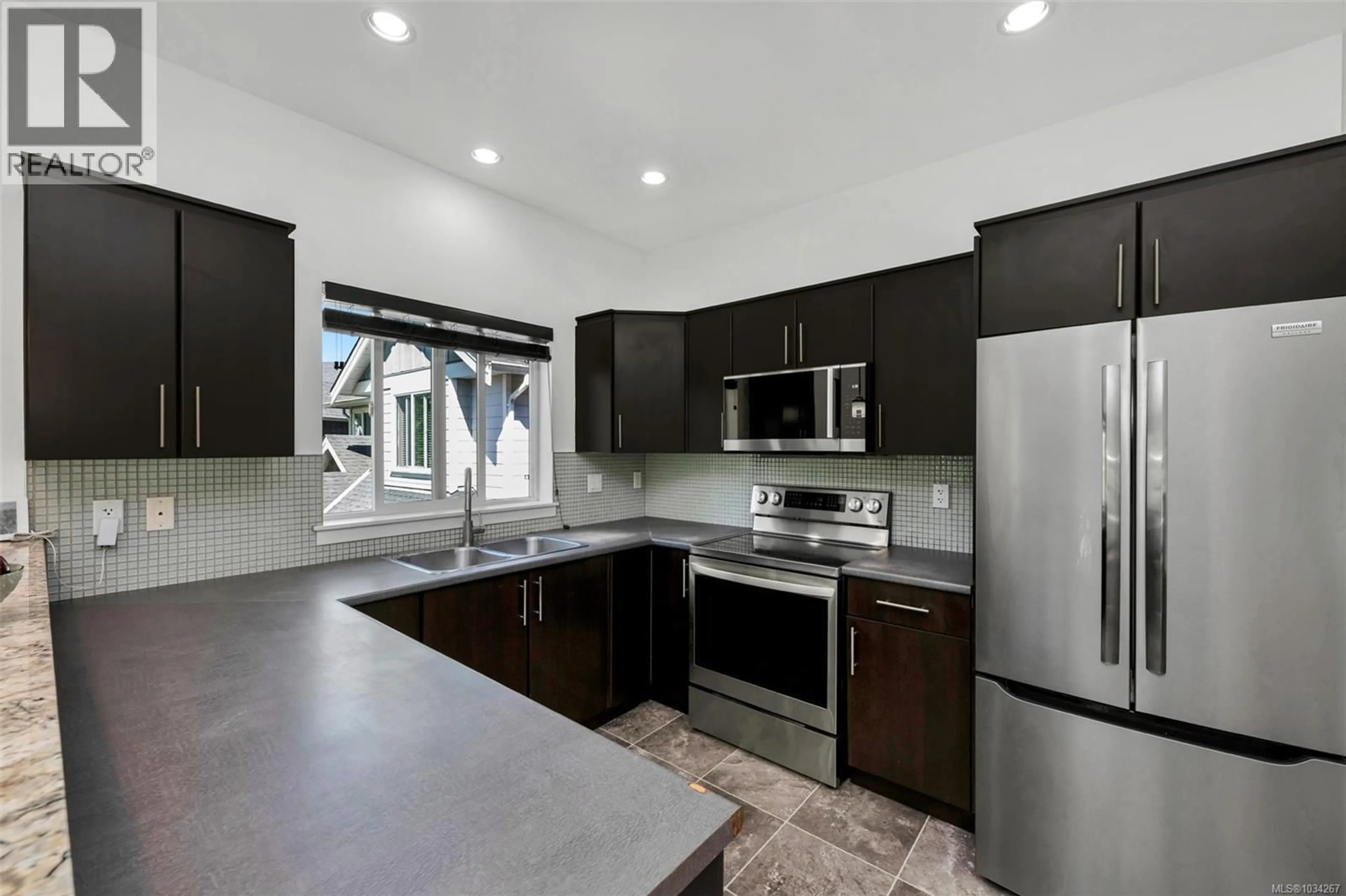 Open concept kitchen, ceramic/tile floor for 1191 PARKDALE CREEK GARDENS, Langford British Columbia V9B4G9