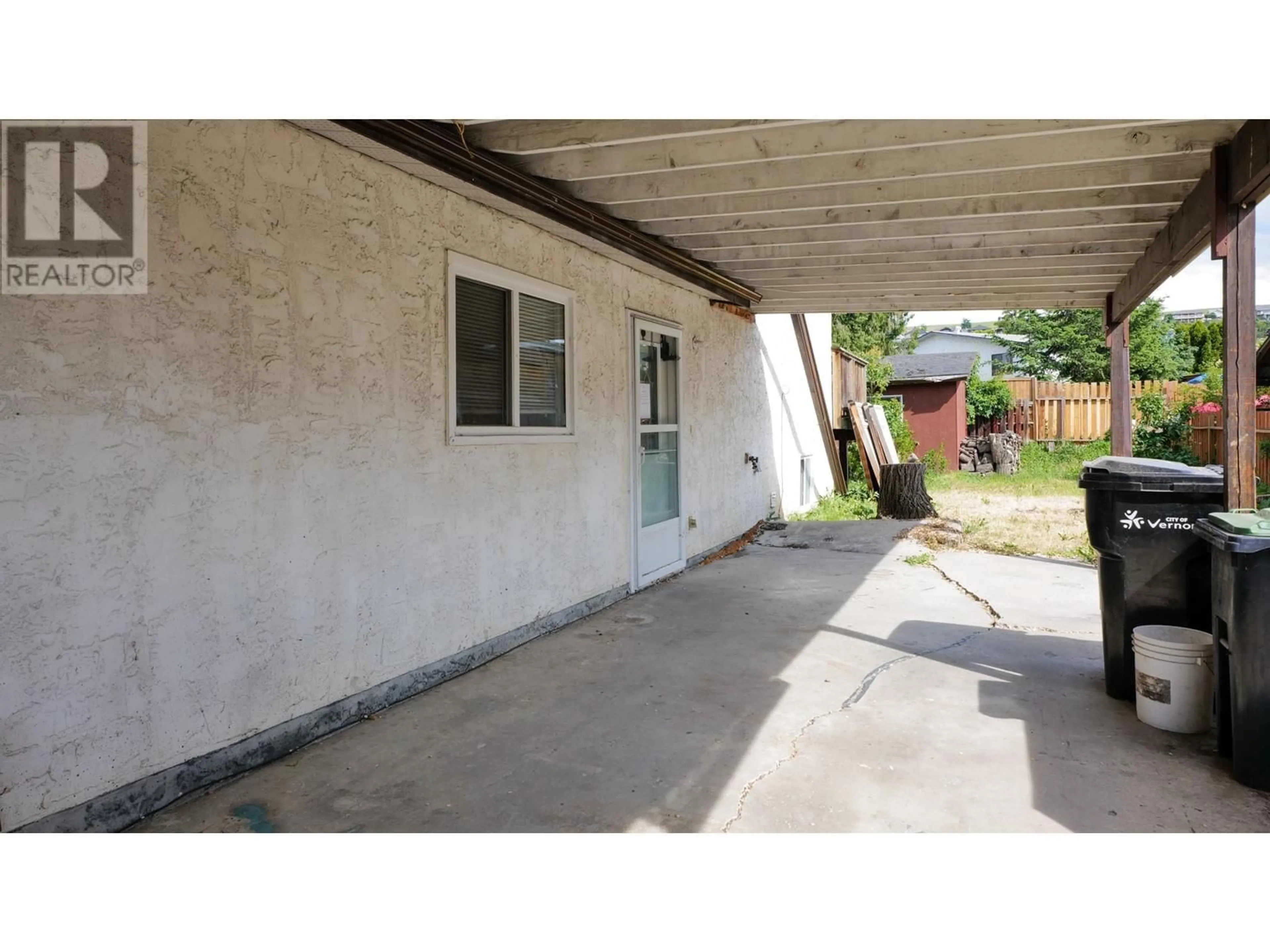 Patio, street for 1701 45TH STREET, Vernon British Columbia V1T7P9