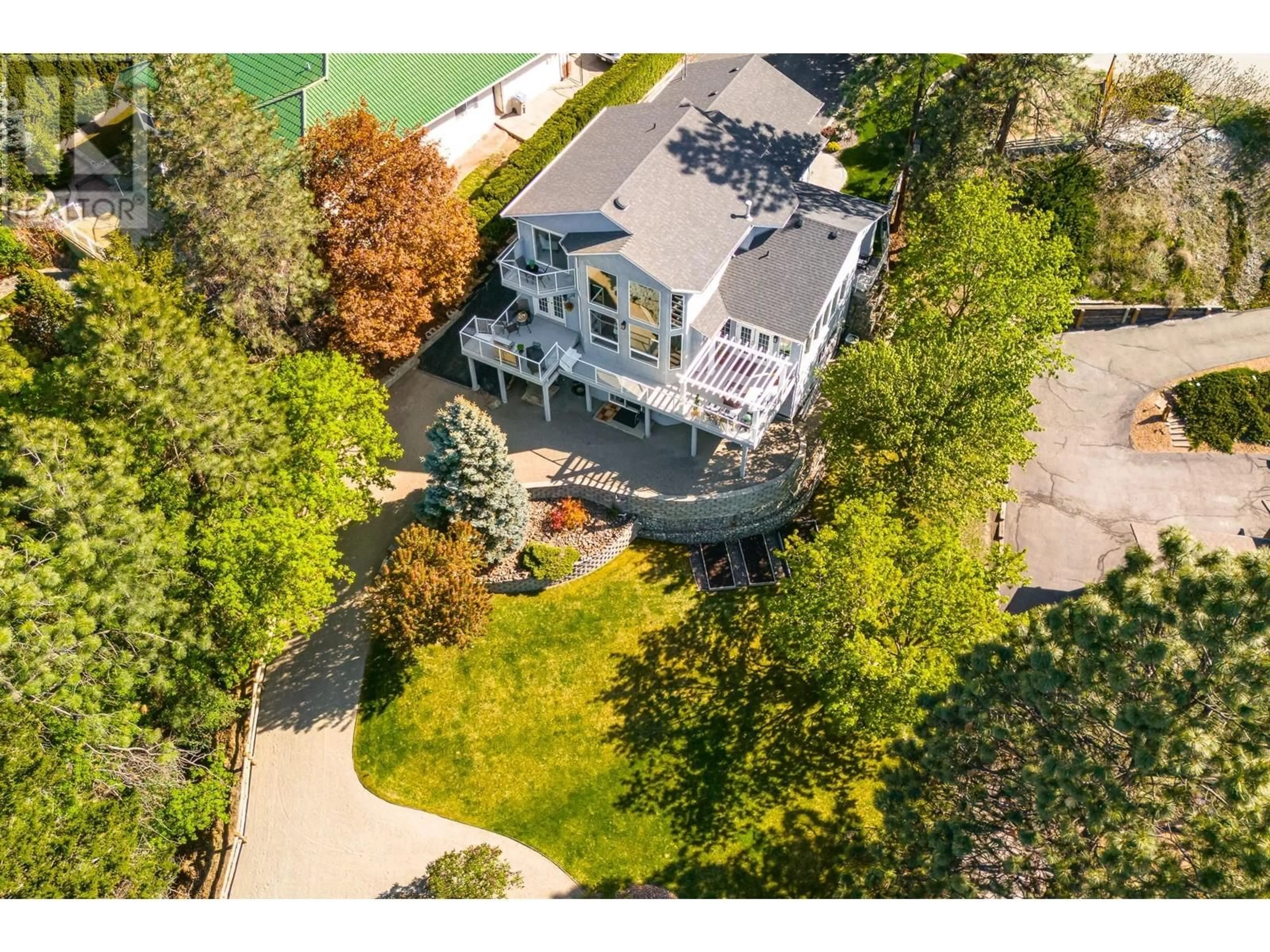 A pic from outside/outdoor area/front of a property/back of a property/a pic from drone, street for 4938 UPLANDS DRIVE, Kamloops British Columbia V2C6M8