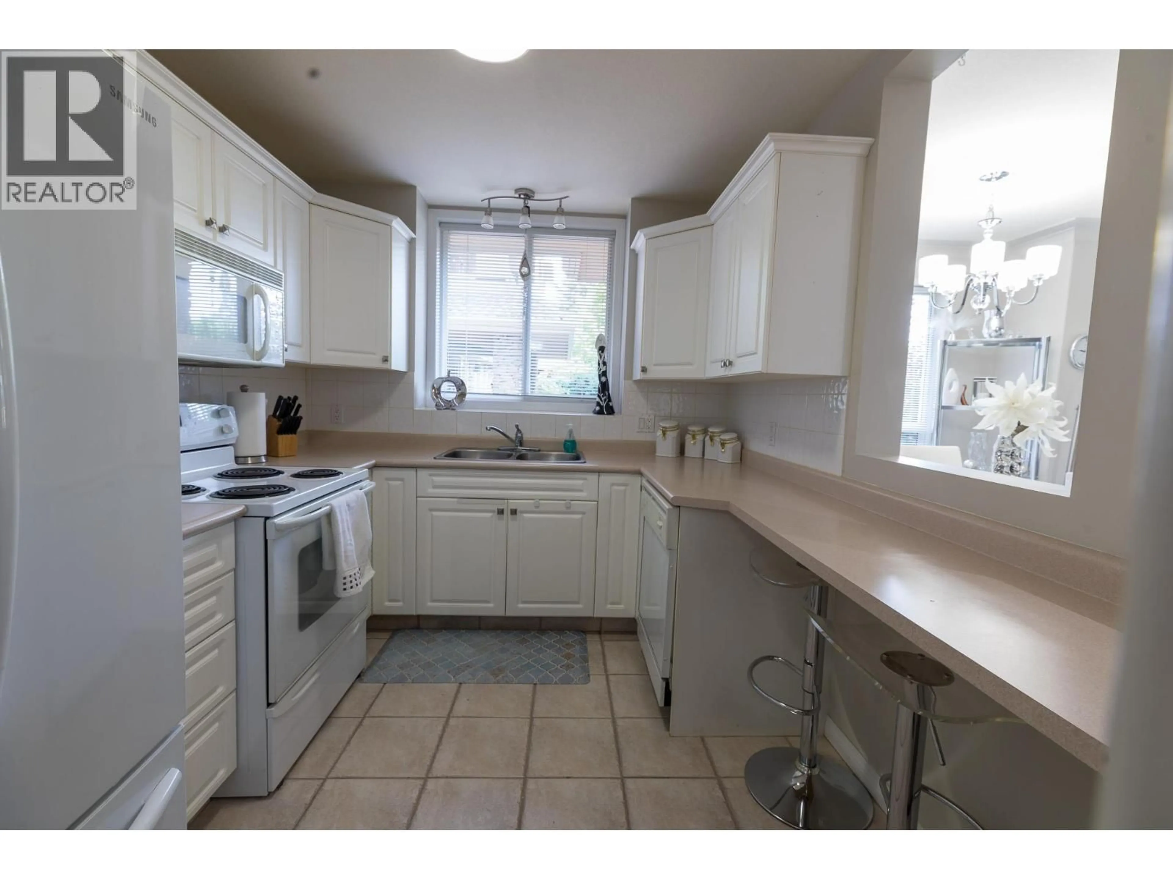 Standard kitchen, unknown for 116 - 1964 ENTERPRISE WAY, Kelowna British Columbia V1Y9S7