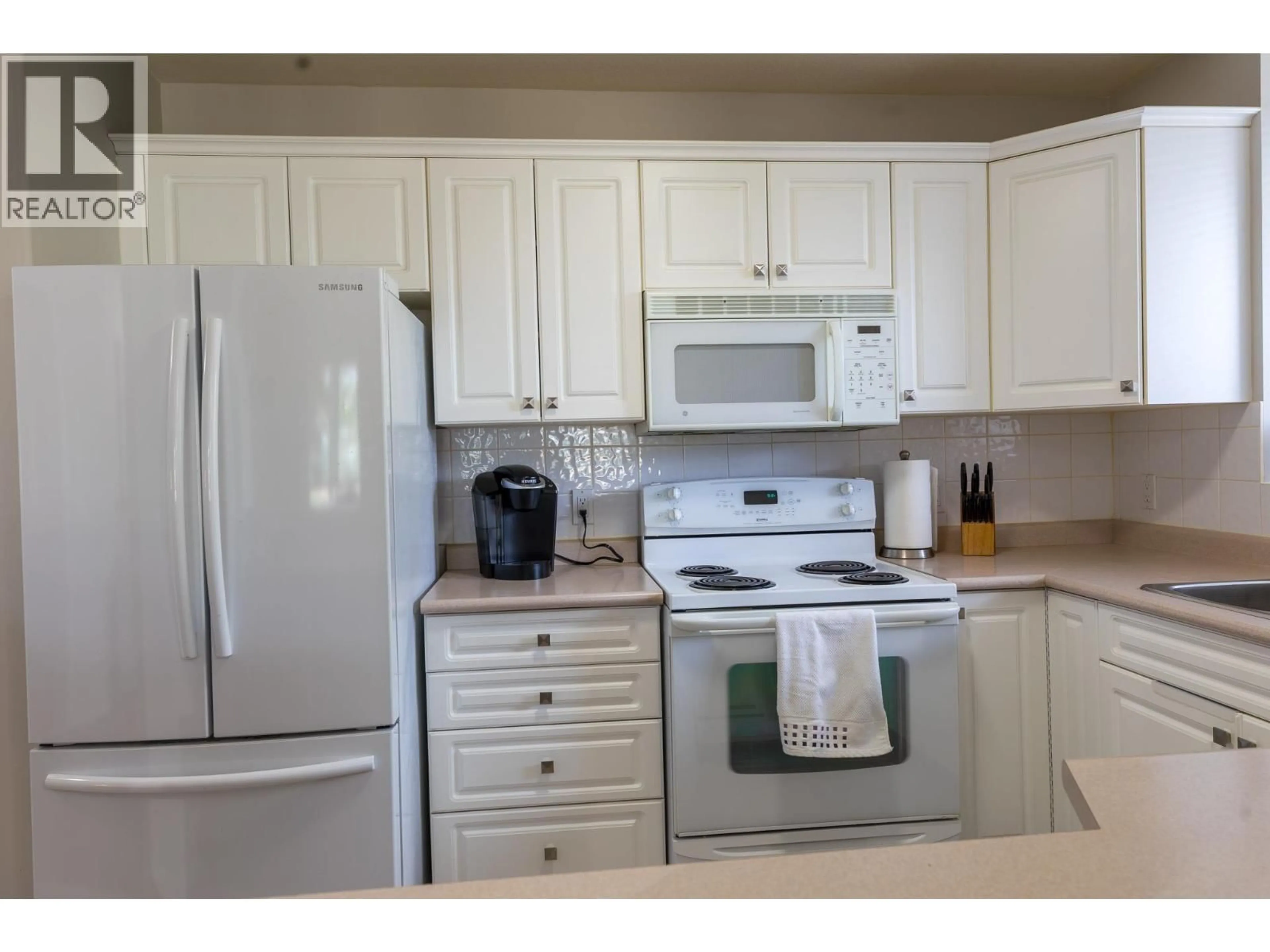Standard kitchen, wood/laminate floor for 116 - 1964 ENTERPRISE WAY, Kelowna British Columbia V1Y9S7