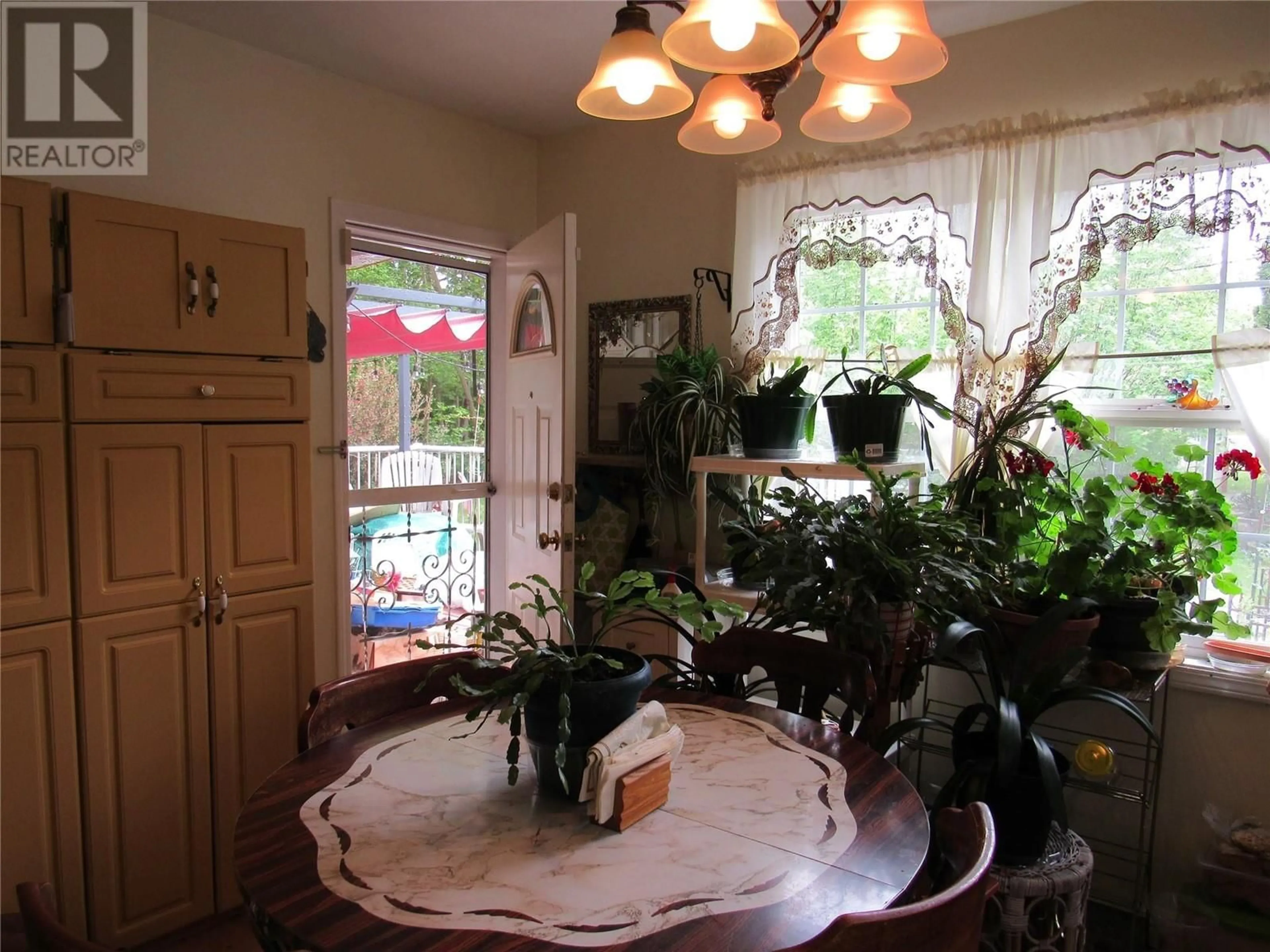 Dining room, unknown for 813 11TH STREET, Castlegar British Columbia V1N2J7