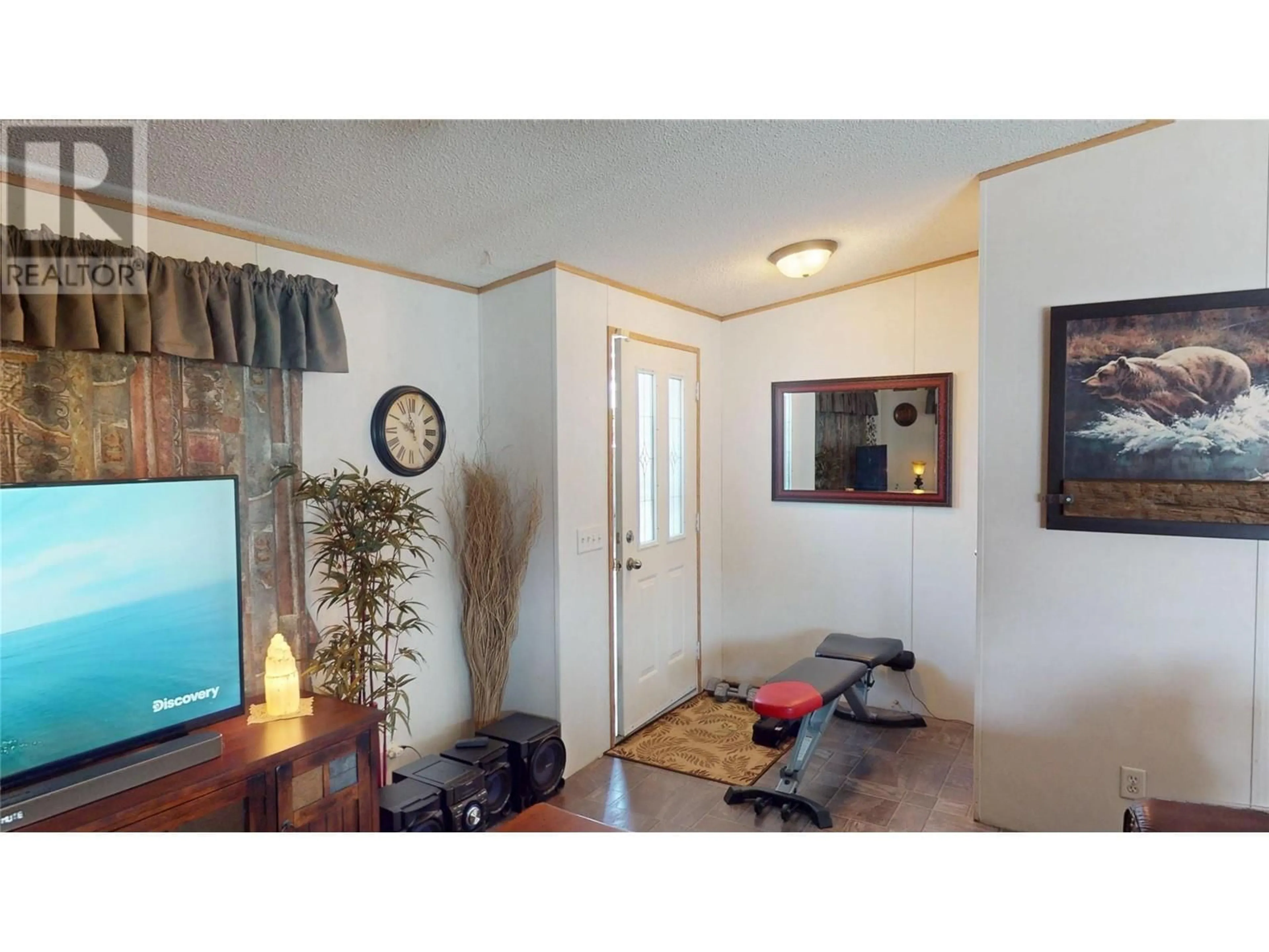 Indoor entryway for 41 - 2321 INDUSTRIAL 2 ROAD, Cranbrook British Columbia V1C6H3