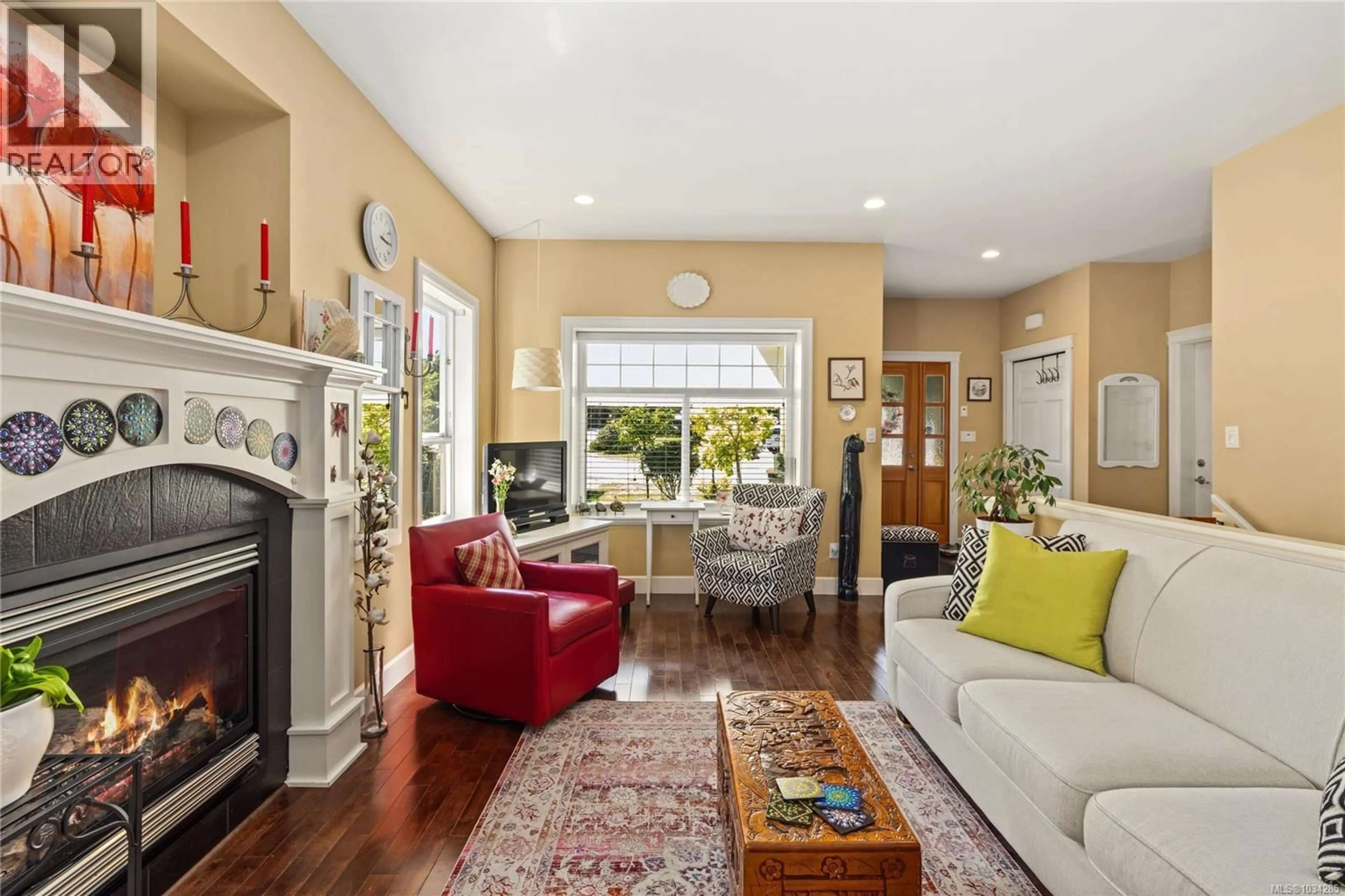 Living room with furniture, unknown for 5969 STONEHAVEN DRIVE, Duncan British Columbia V9L0A1