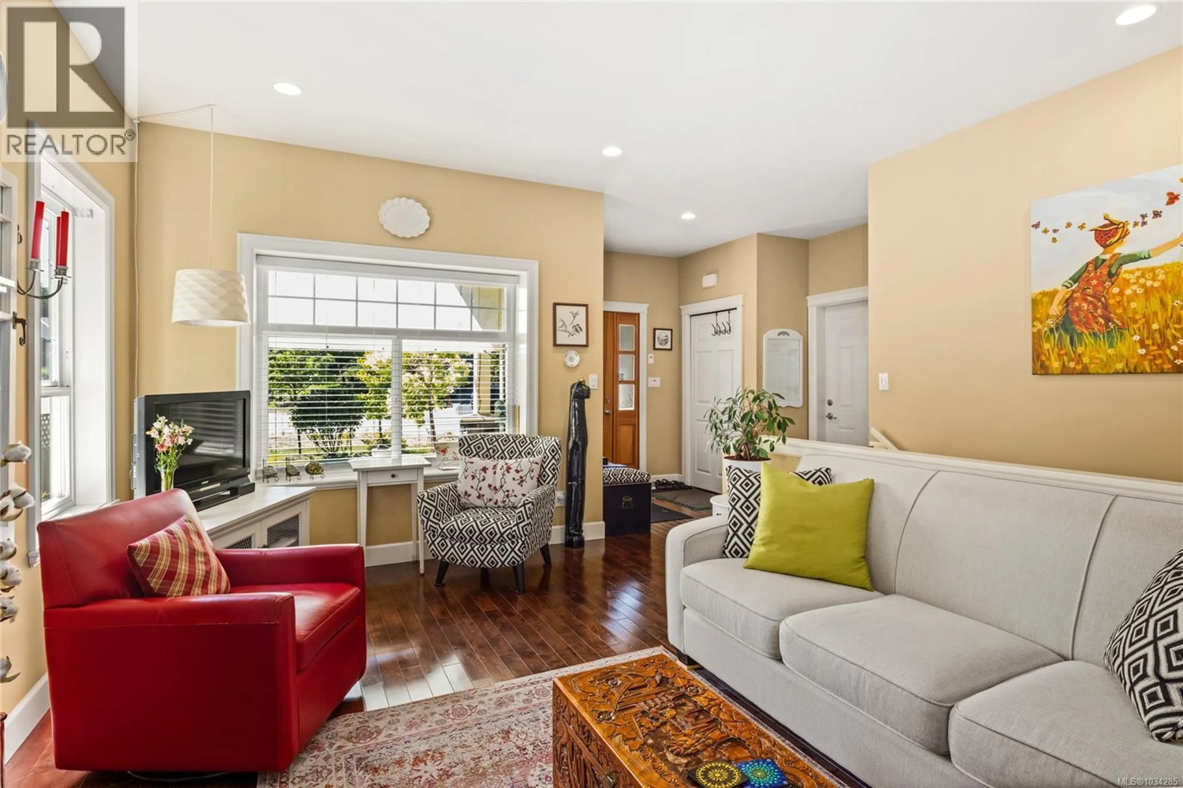 Living room with furniture, unknown for 5969 STONEHAVEN DRIVE, Duncan British Columbia V9L0A1