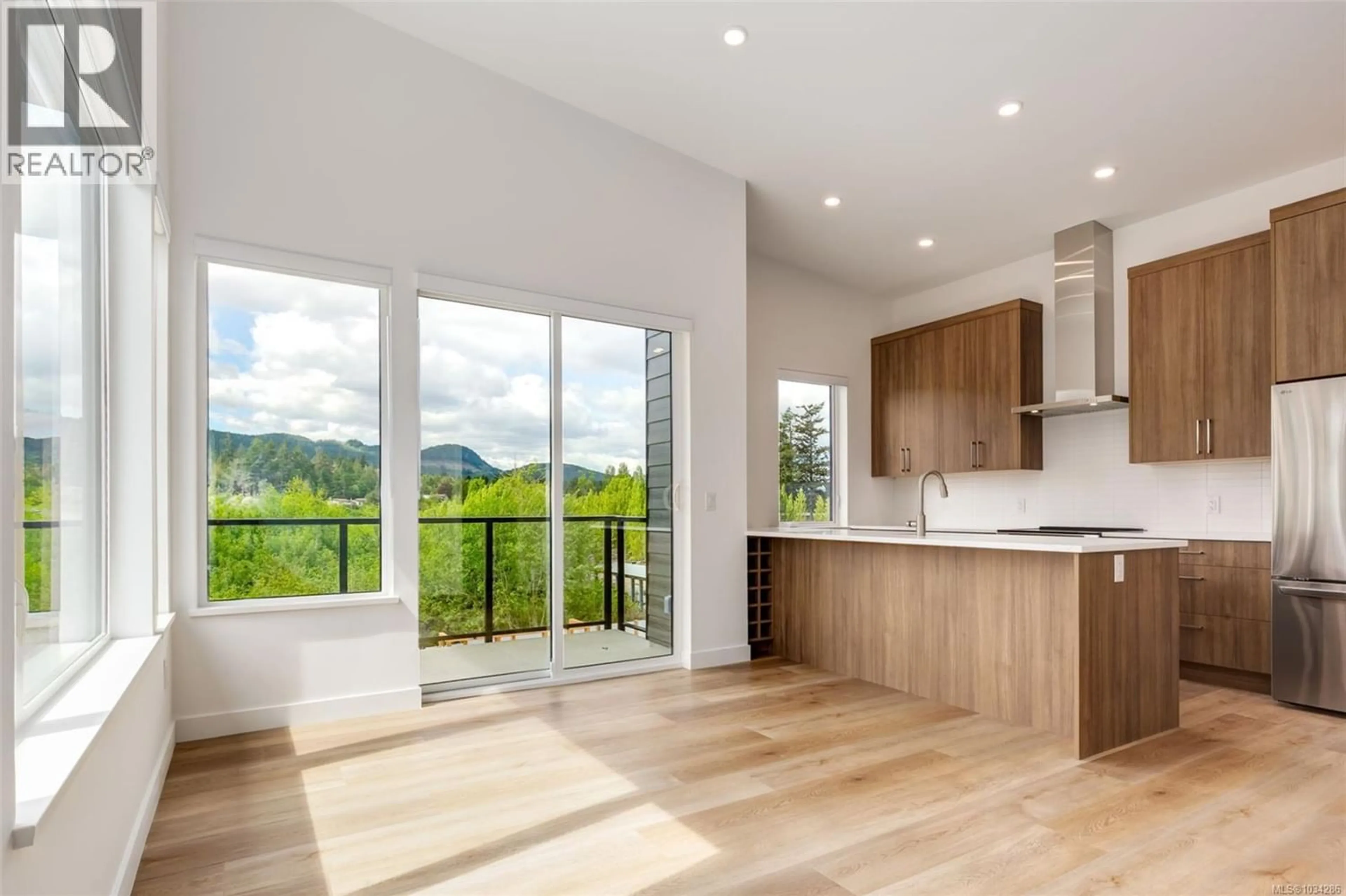 Open concept kitchen, wood/laminate floor for 305 - 7181 LANTZVILLE ROAD, Lantzville British Columbia V0R2H0