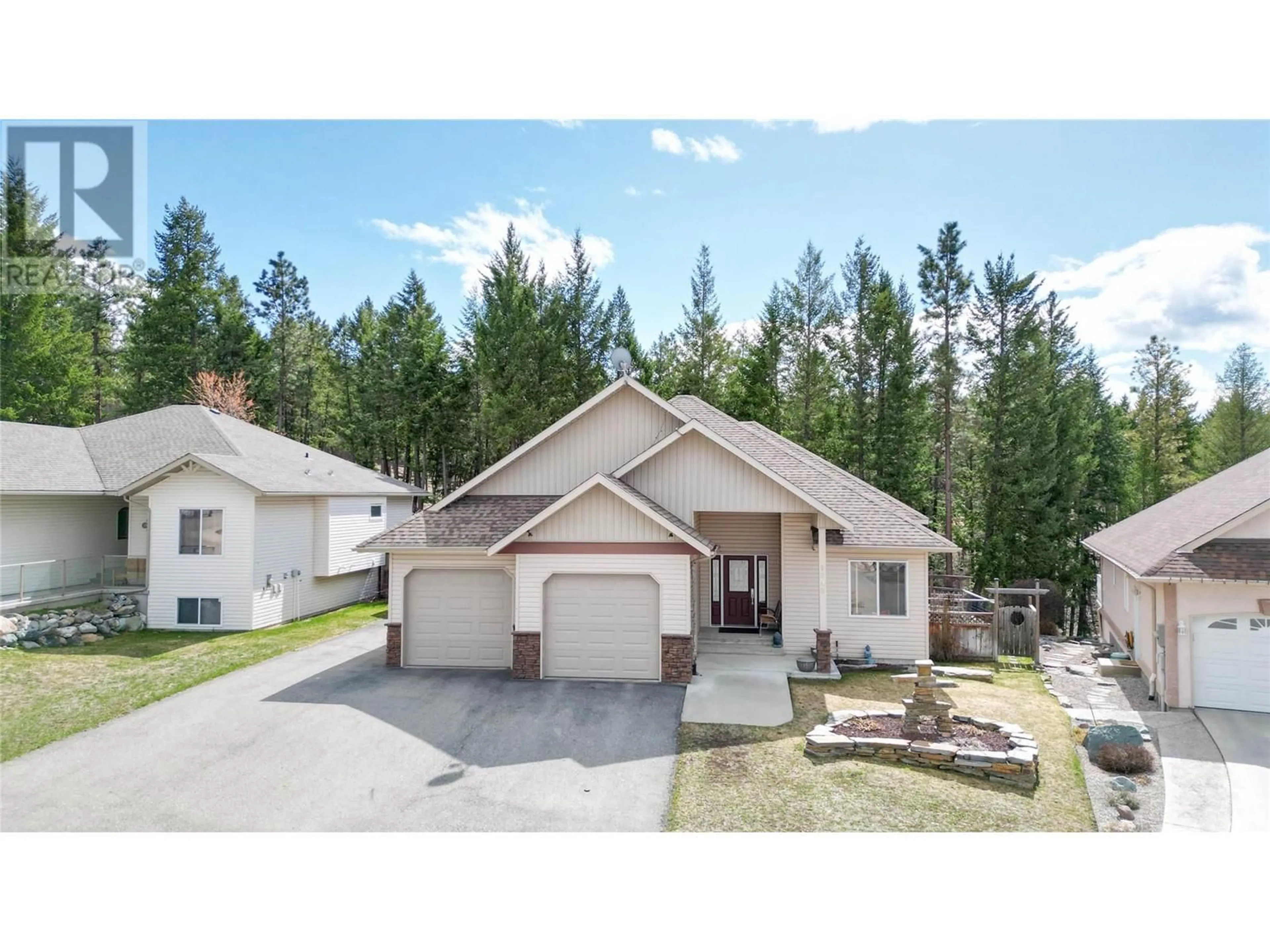 A pic from outside/outdoor area/front of a property/back of a property/a pic from drone, unknown for 1545 MT FISHER CRESCENT, Cranbrook British Columbia V1C7J6