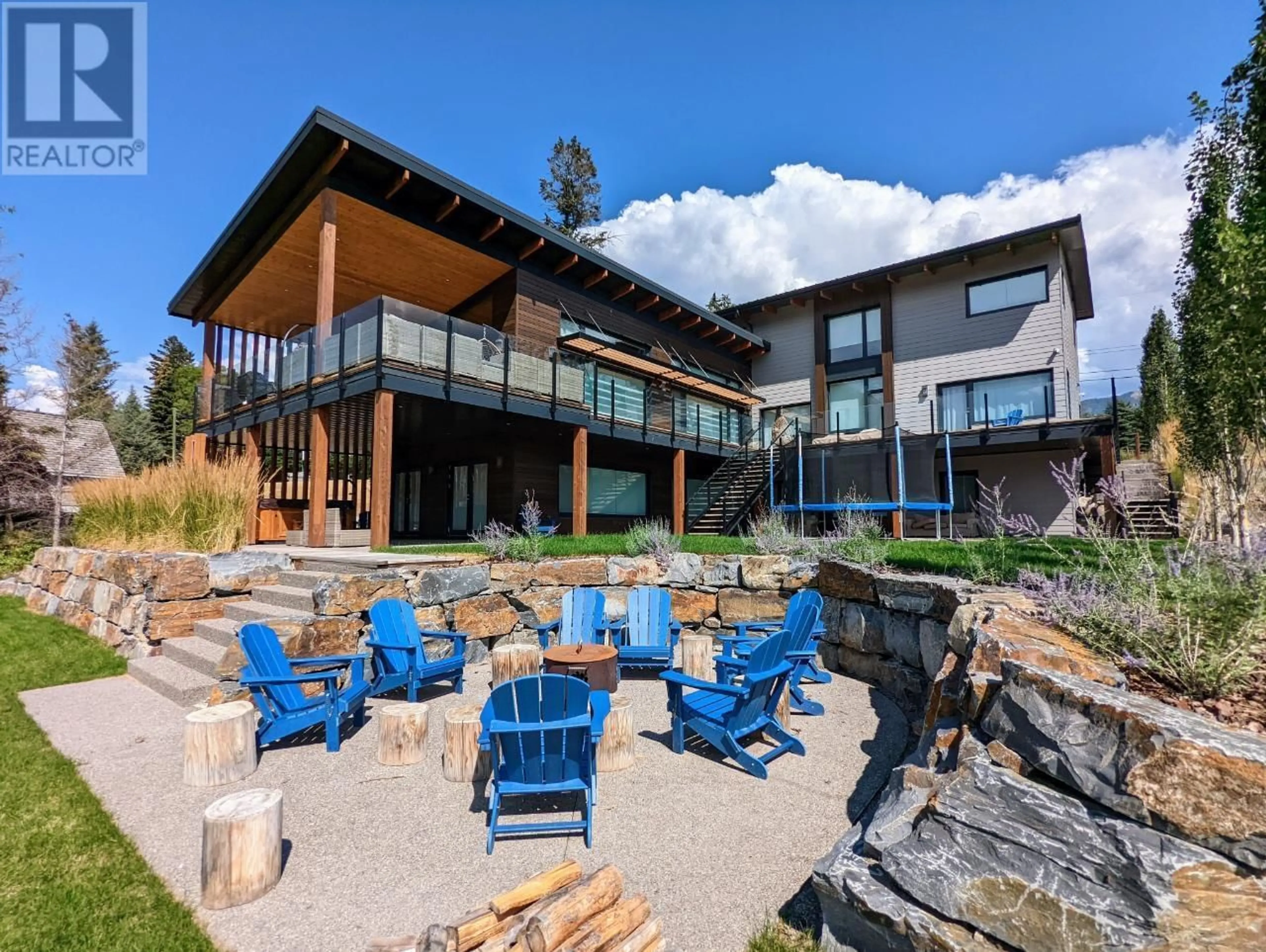 Patio, water/lake/river/ocean view for 1731 VICTORIA AVENUE, Windermere British Columbia V0B2L2