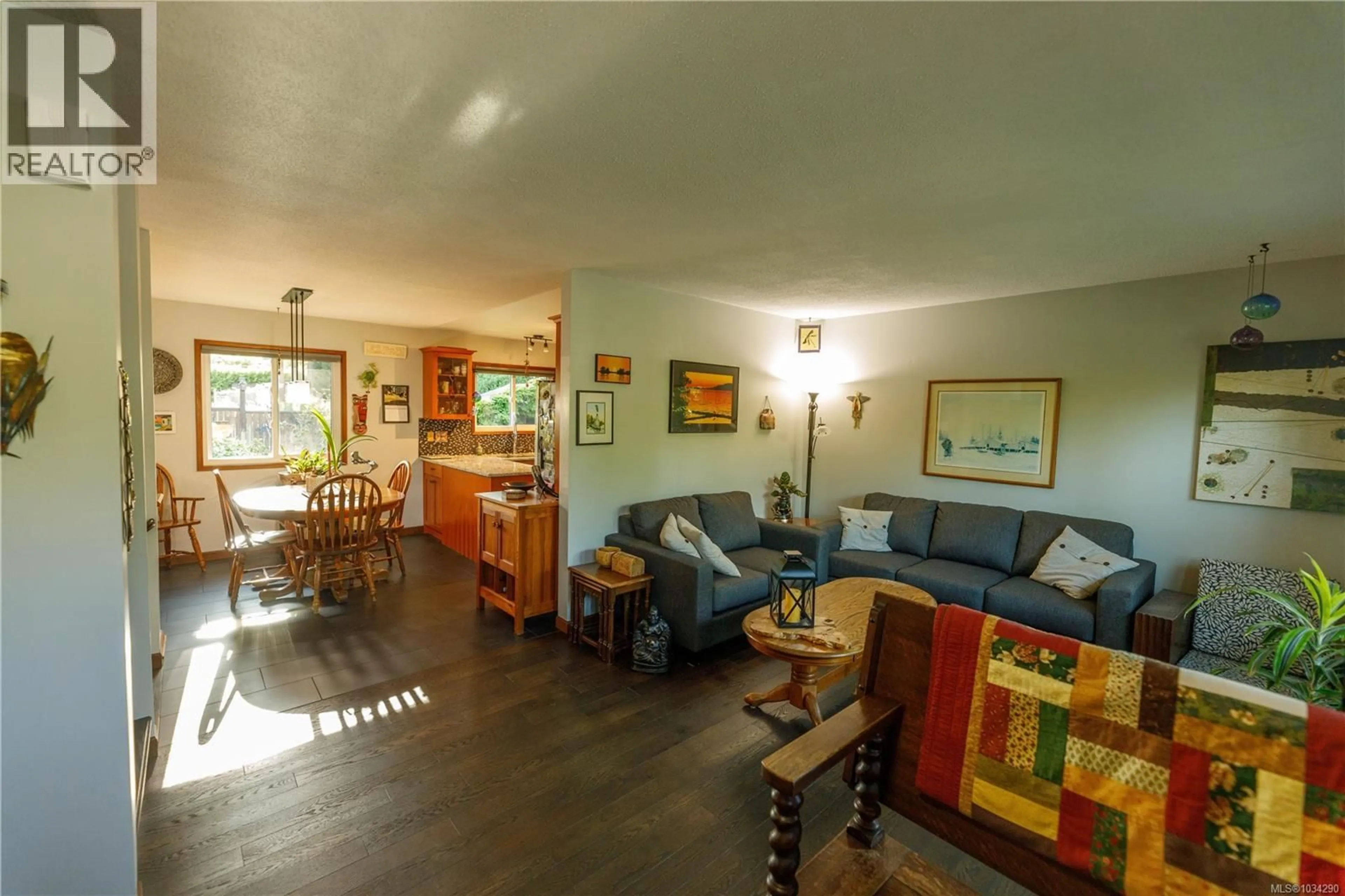 Living room with furniture, unknown for 2177 LANCASHIRE AVENUE, Nanaimo British Columbia V9S5P6