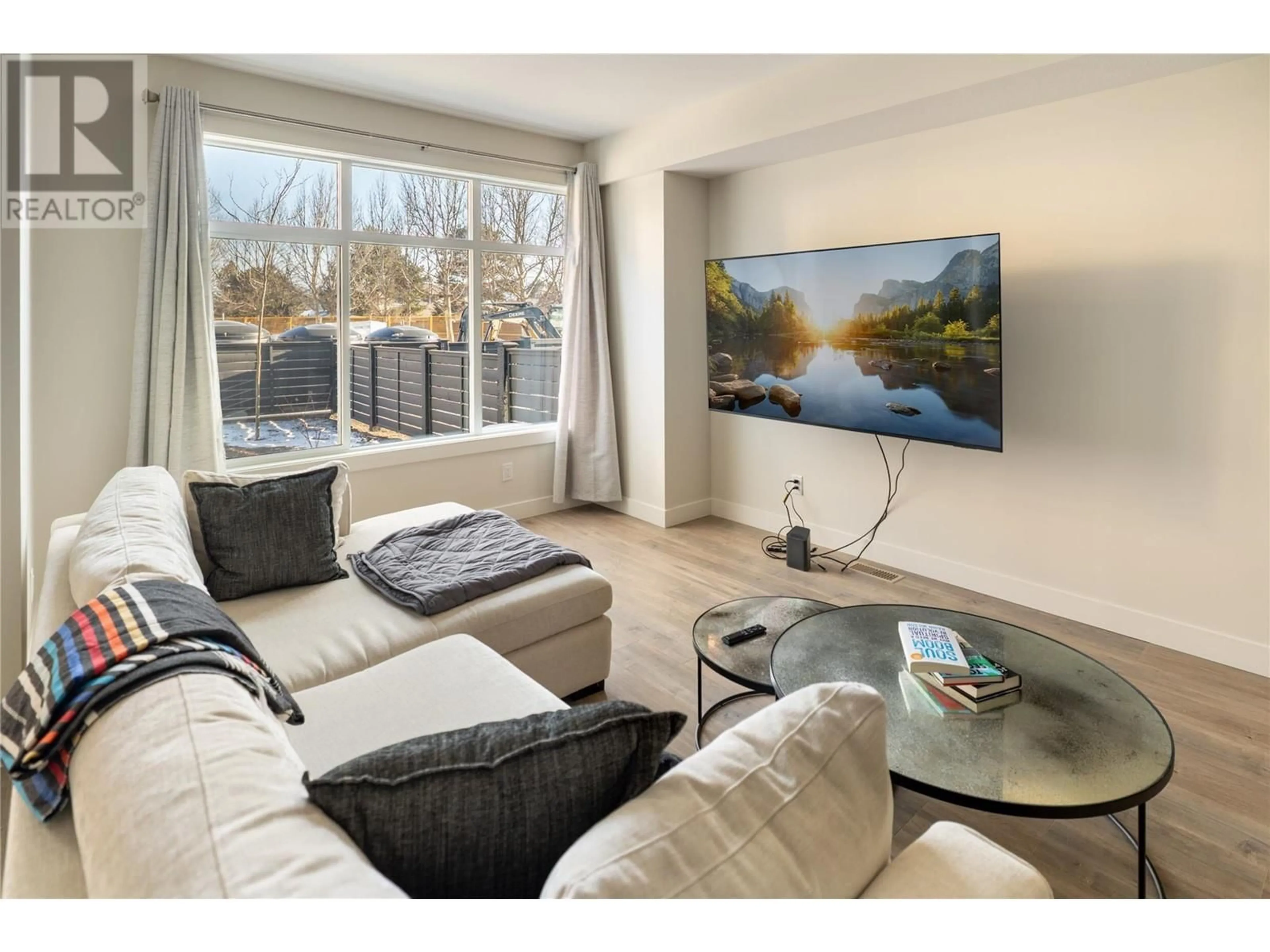 Living room with furniture, unknown for 23 - 115 WYNDHAM CRESCENT, Kelowna British Columbia V1V1Z1
