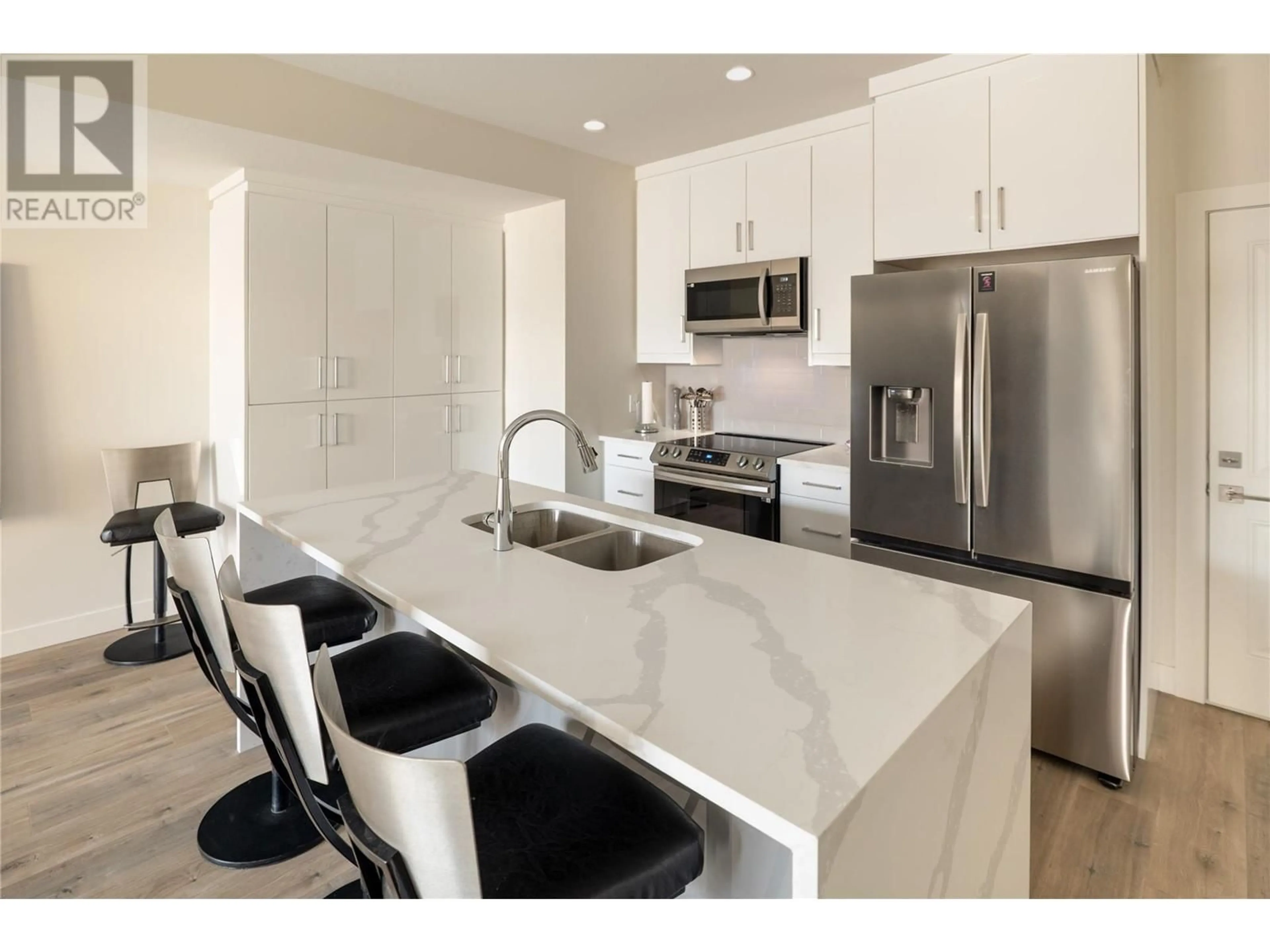Open concept kitchen, ceramic/tile floor for 23 - 115 WYNDHAM CRESCENT, Kelowna British Columbia V1V1Z1