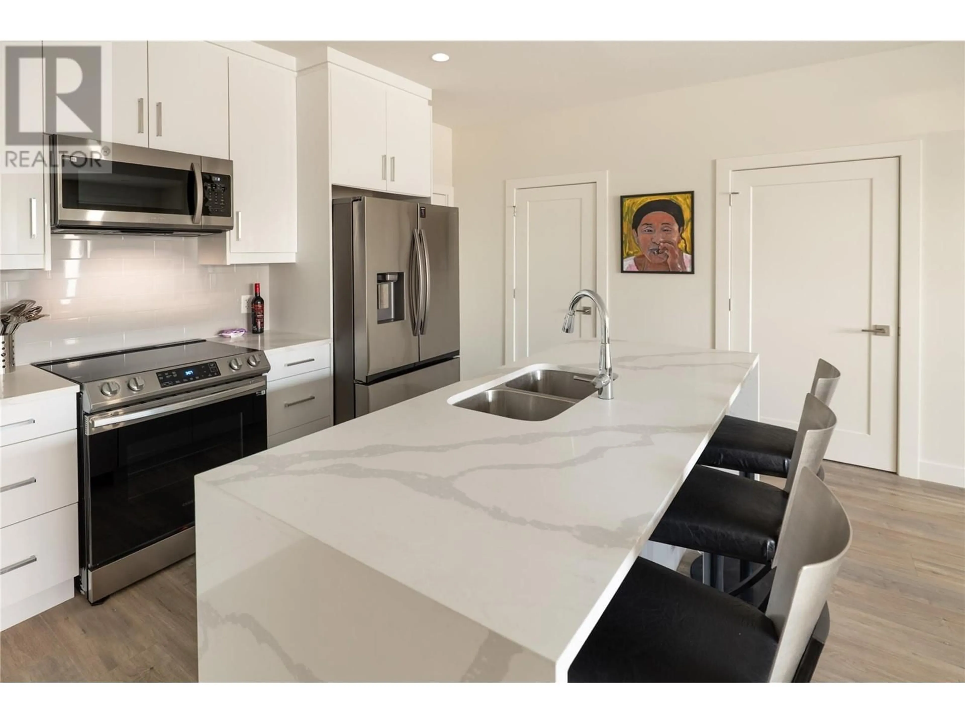 Open concept kitchen, ceramic/tile floor for 23 - 115 WYNDHAM CRESCENT, Kelowna British Columbia V1V1Z1