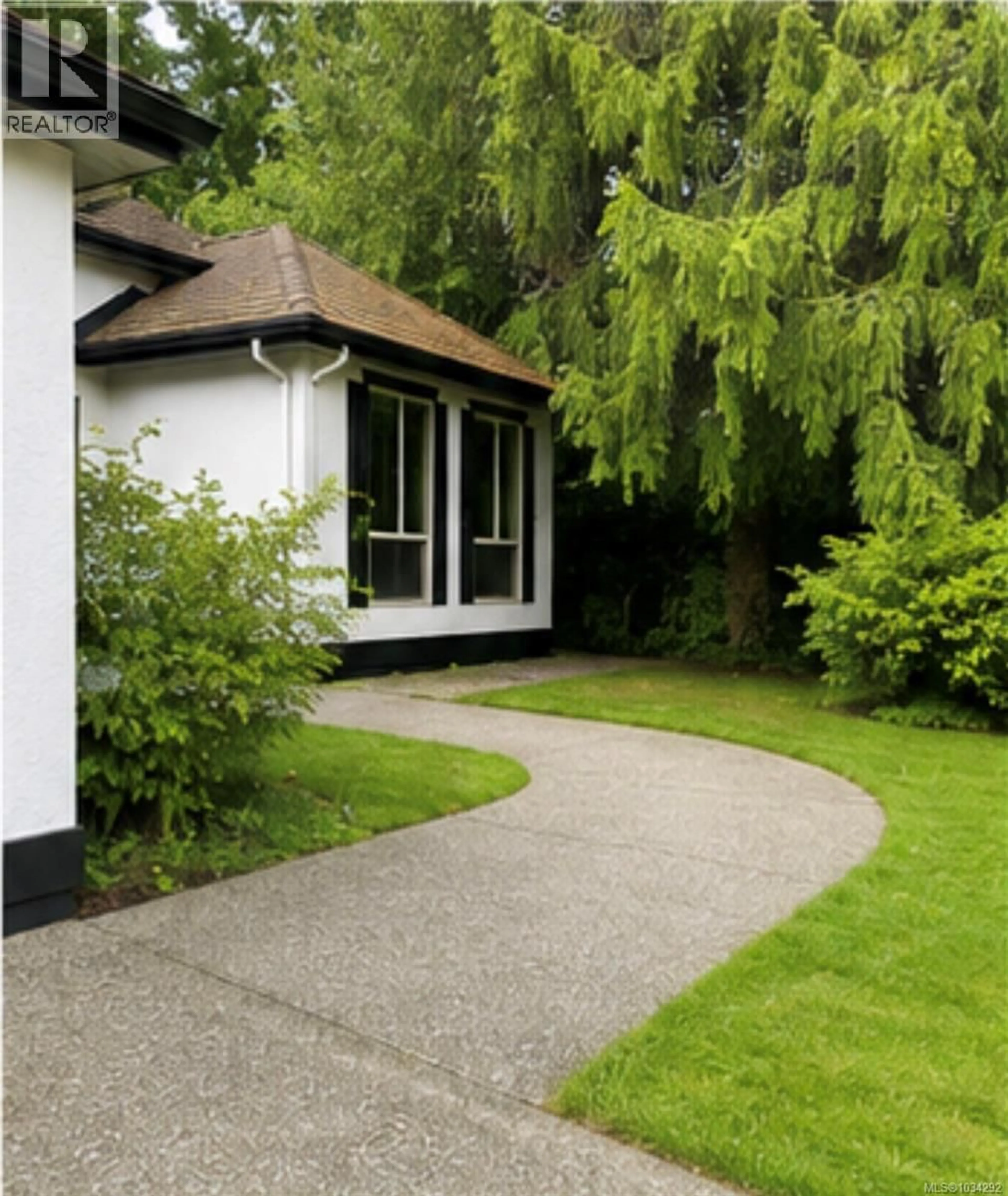 A pic from outside/outdoor area/front of a property/back of a property/a pic from drone, street for 538 ROWAN DRIVE, Qualicum Beach British Columbia V9K1K1