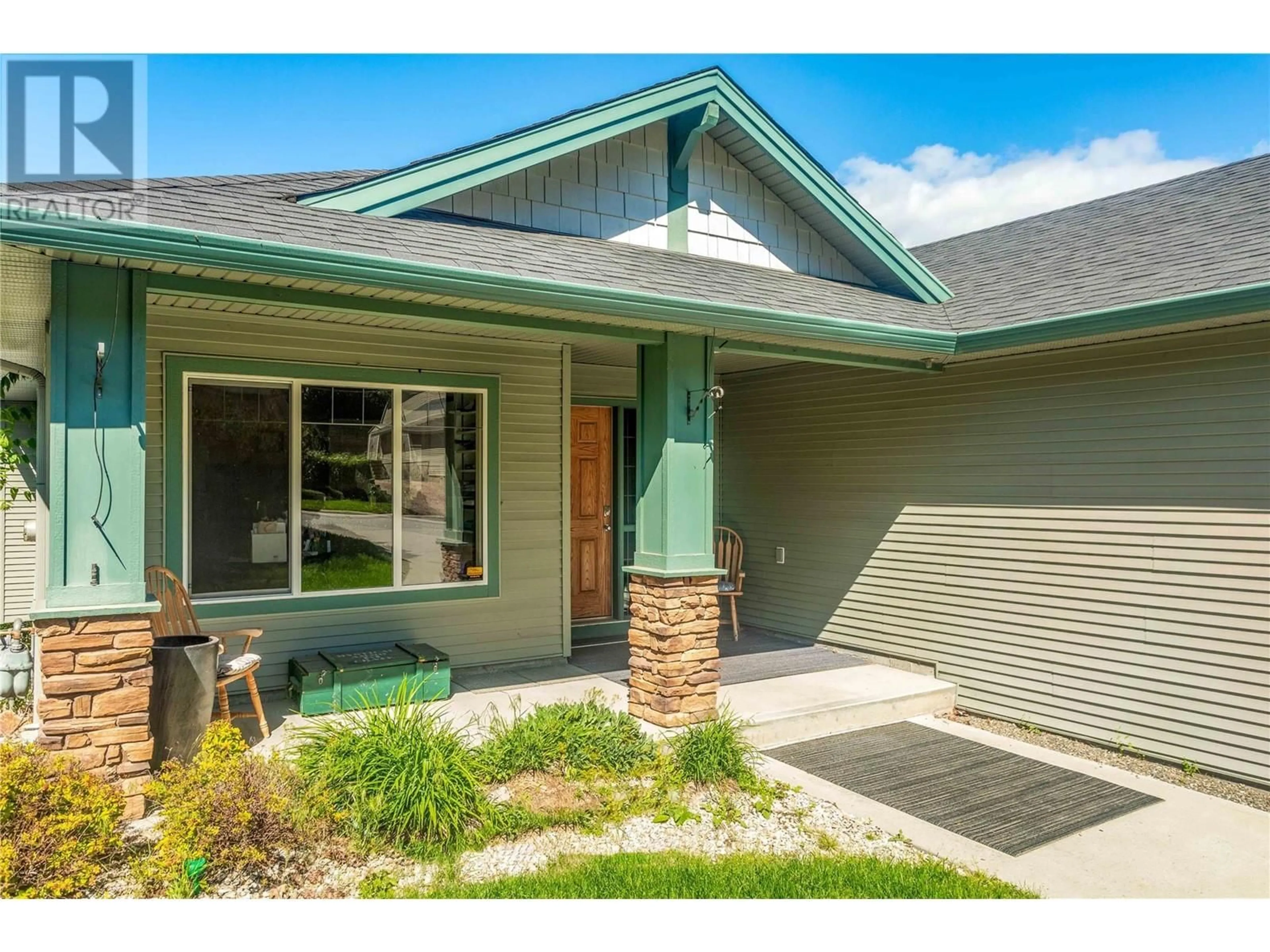 Home with vinyl exterior material, street for 10476 TERESA ROAD, Lake Country British Columbia V4V2N6