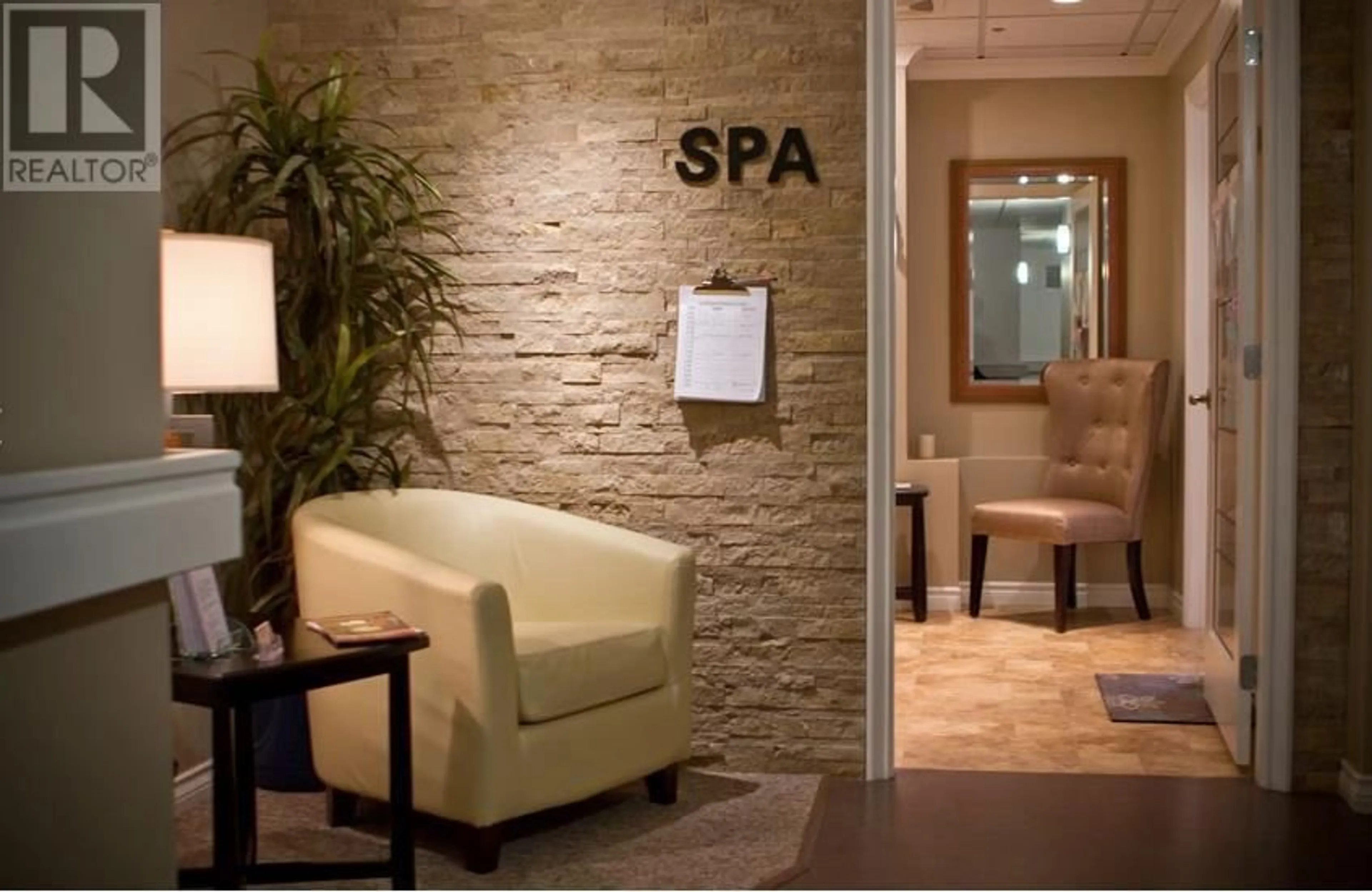 Lobby for 504 - 3011 GATEBY PLACE, Vernon British Columbia V1T9S4