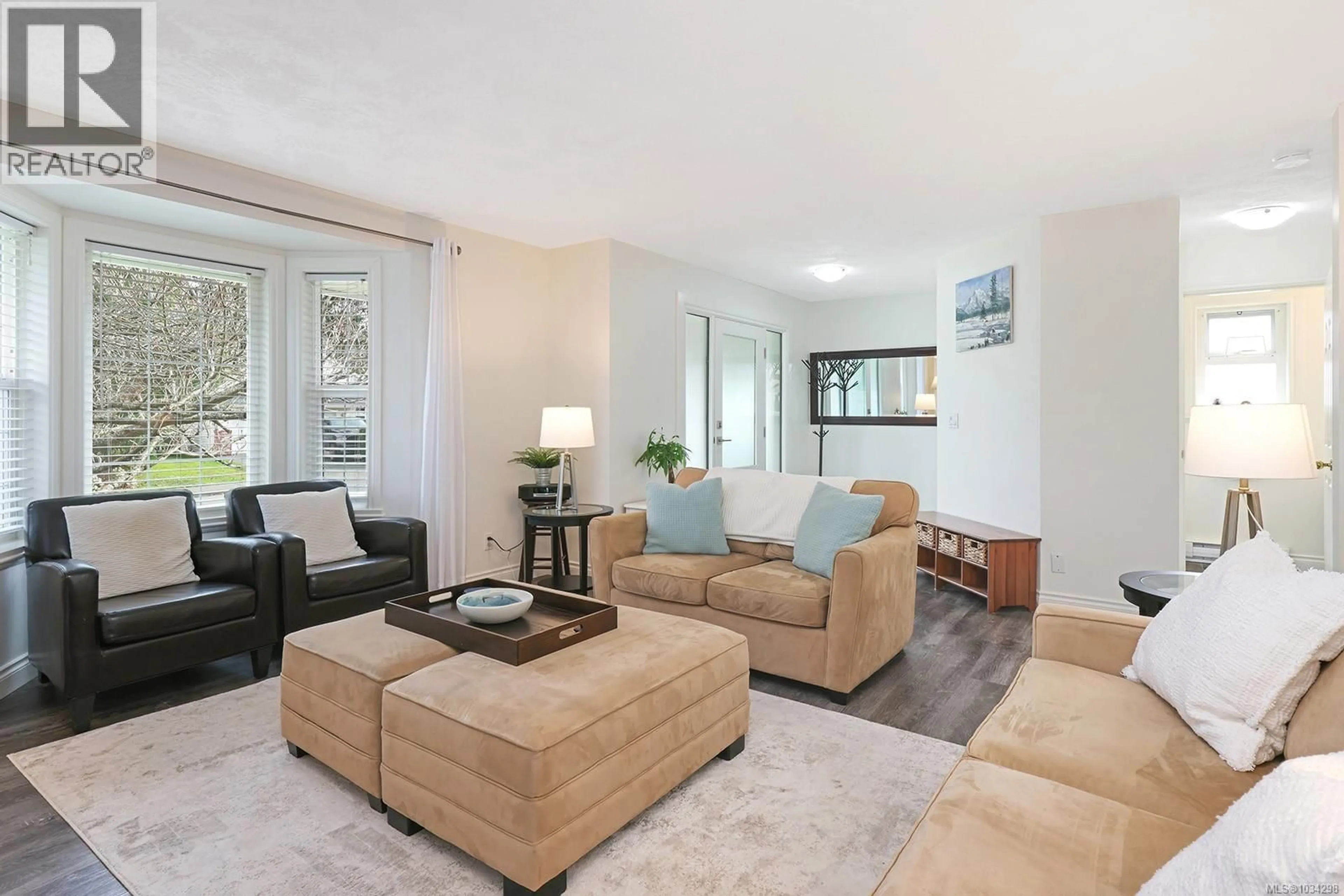 Living room with furniture, unknown for 1272 NOEL AVENUE, Comox British Columbia V9M4A3