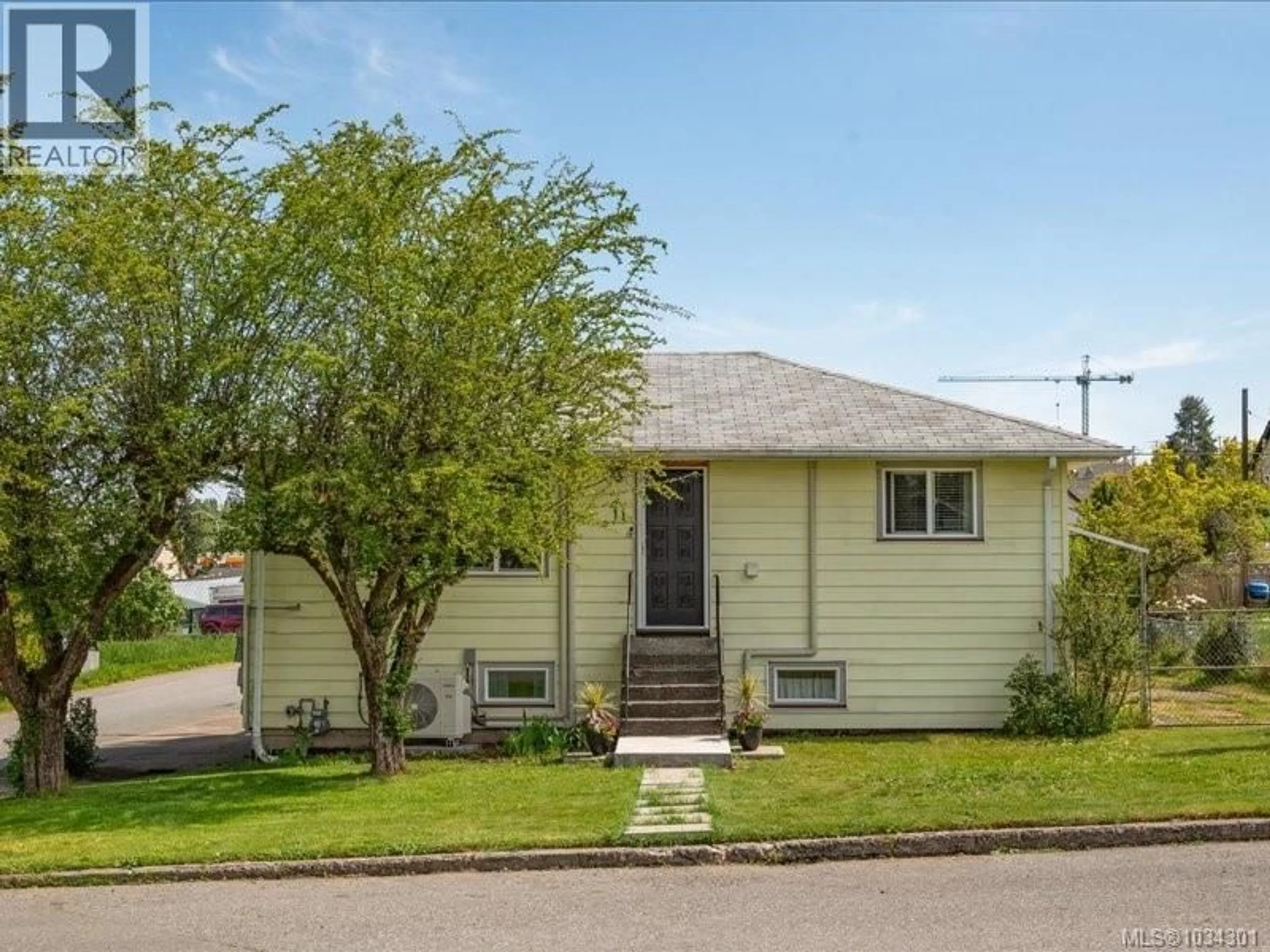 Home with vinyl exterior material, street for 11 FRENCH STREET, Ladysmith British Columbia V9G1A1