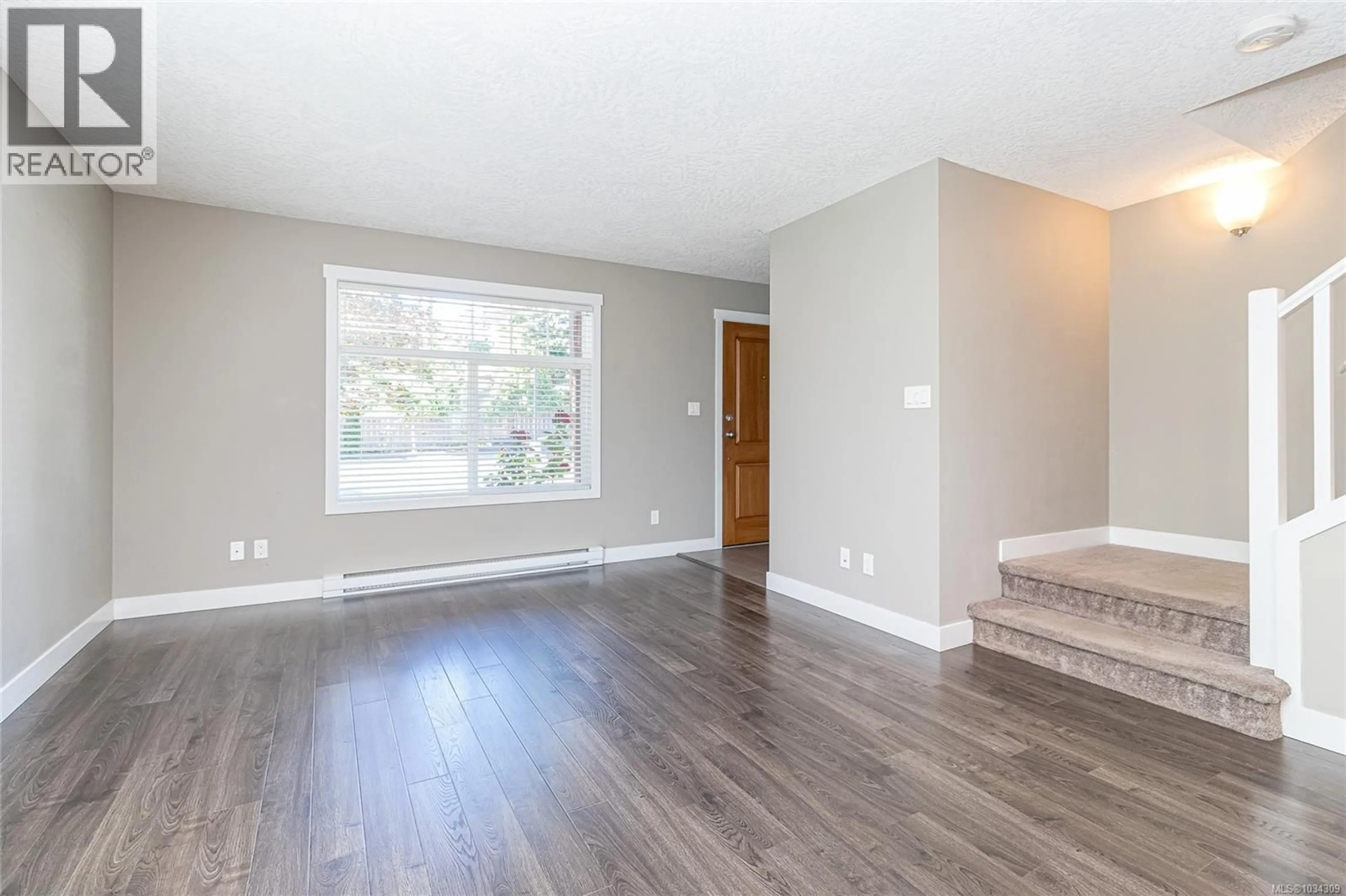 Living room with furniture, wood/laminate floor for 20 - 3050 SHERMAN ROAD, Duncan British Columbia V9L0E4