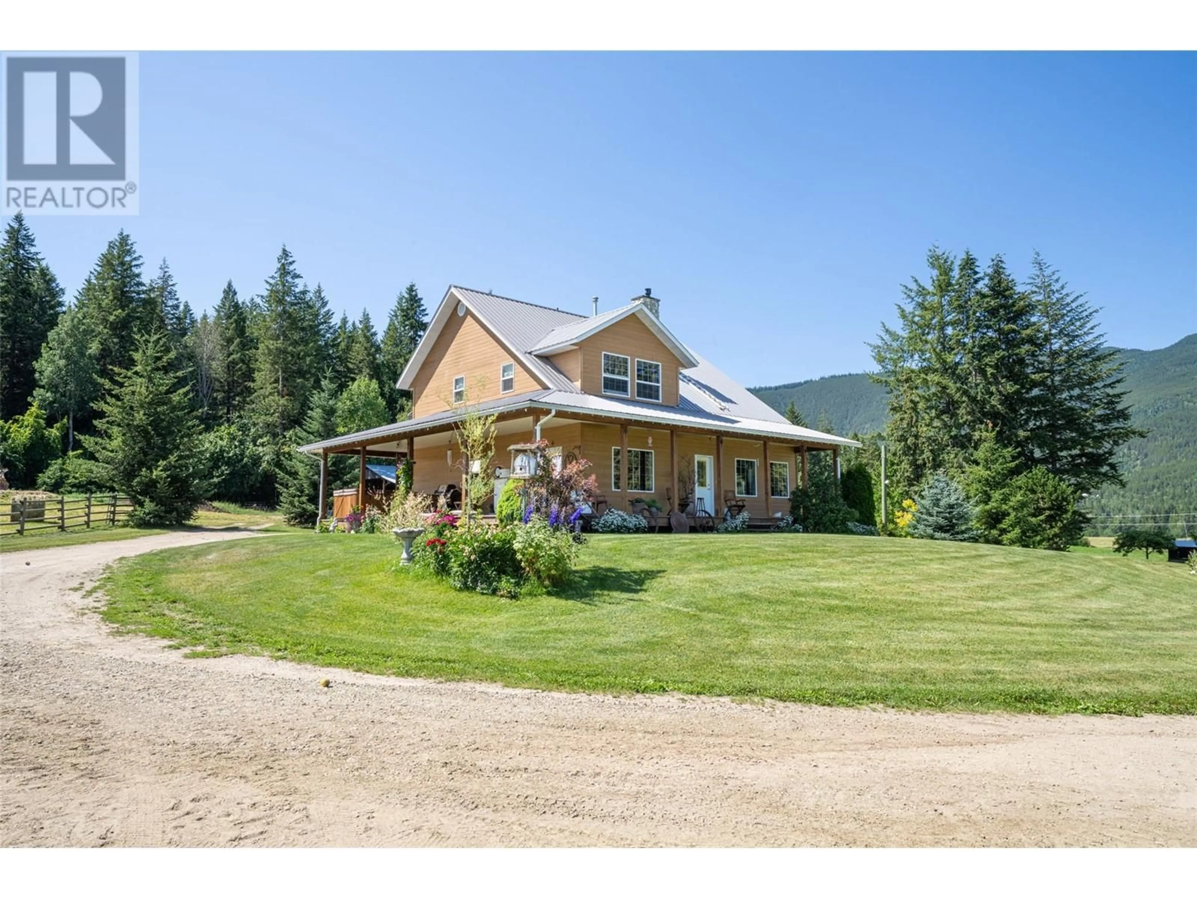 A pic from outside/outdoor area/front of a property/back of a property/a pic from drone, mountain view for 2990 50 STREET NORTHWEST, Salmon Arm British Columbia V1E4M2