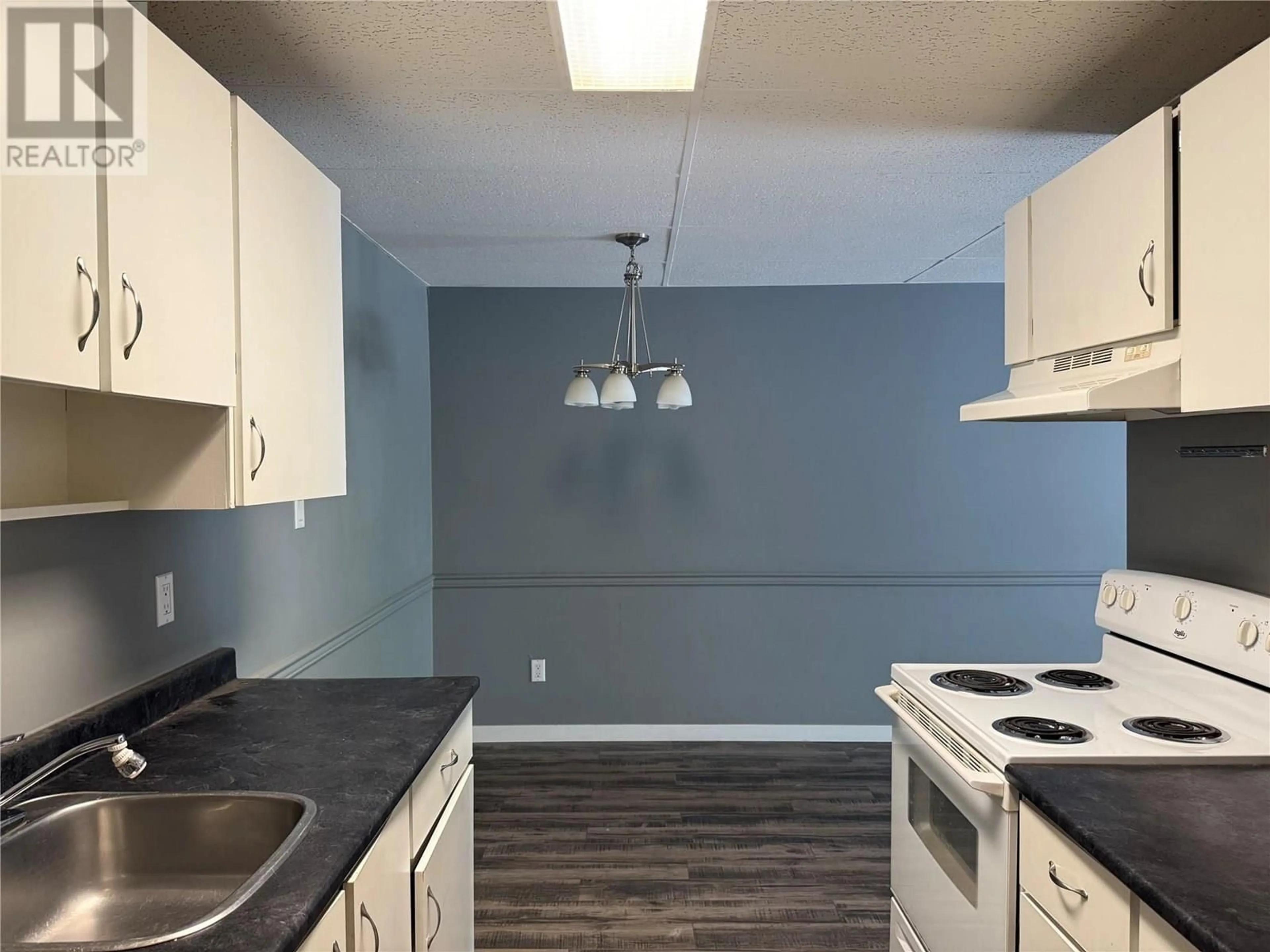 Standard kitchen, unknown for 311 - 1410 PENTICTON AVENUE, Penticton British Columbia V2A2N5