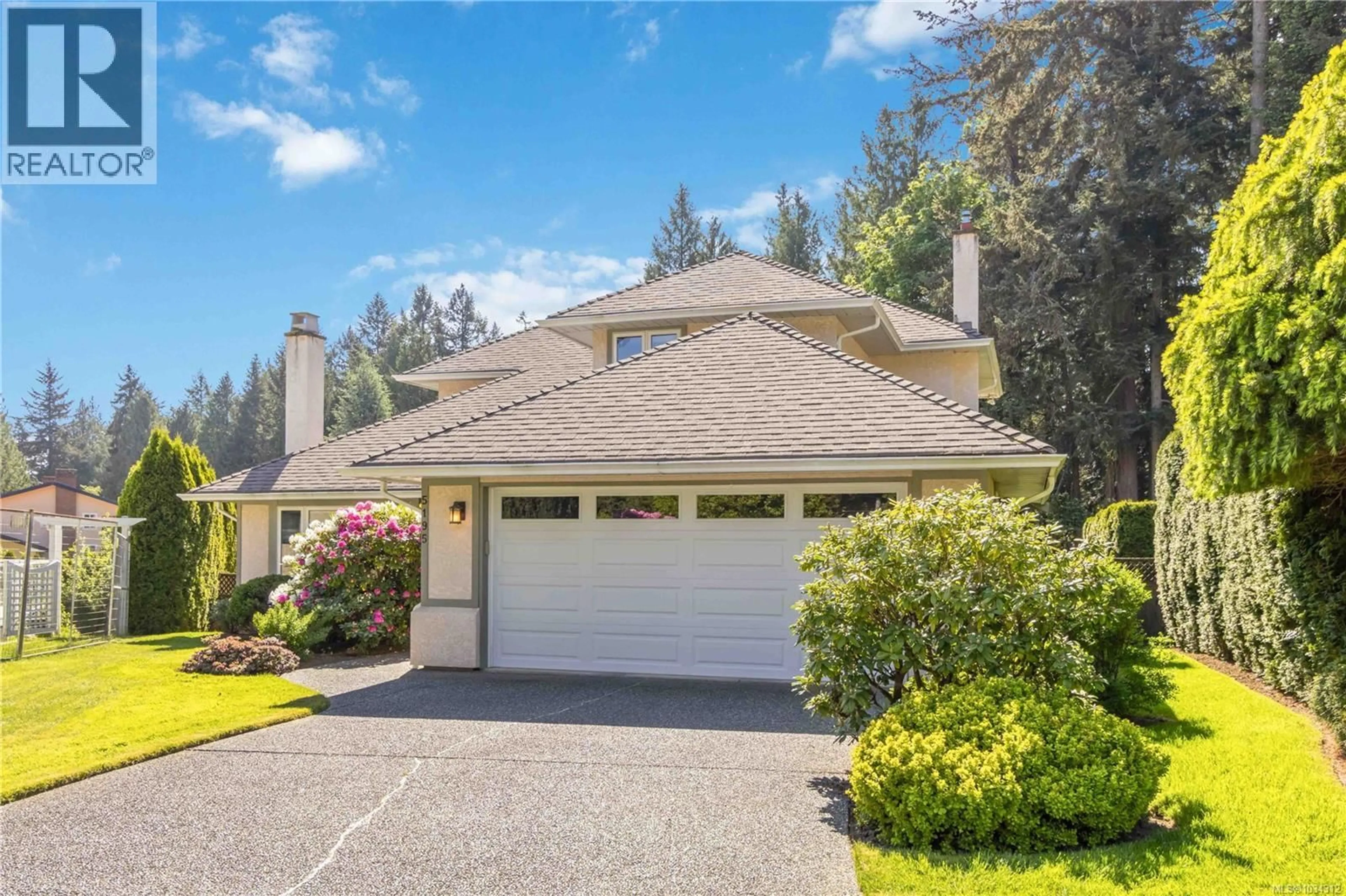 Home with vinyl exterior material, street for 5195 WALEMA COURT, Saanich British Columbia V8Y2T7