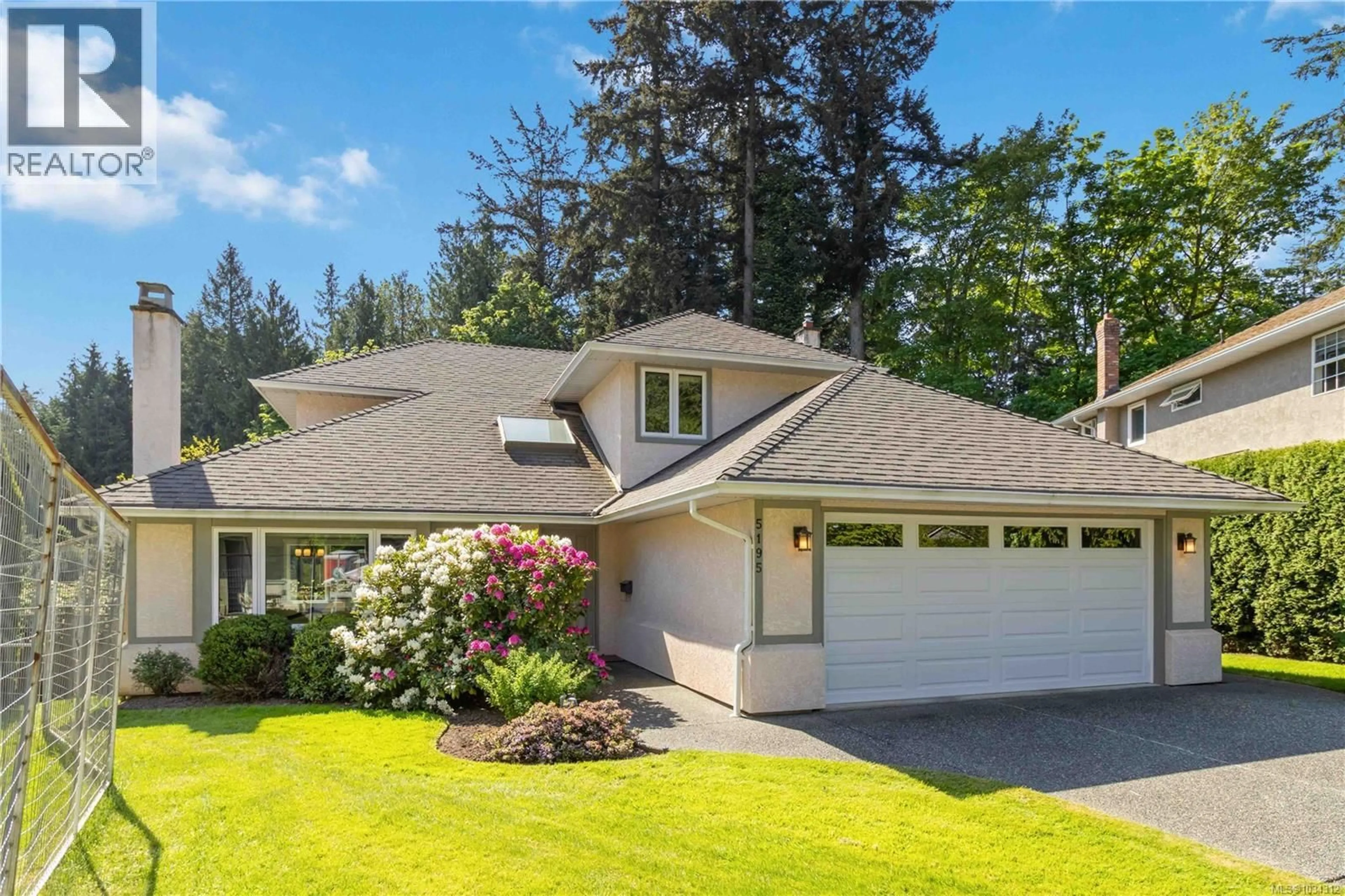 Home with vinyl exterior material, street for 5195 WALEMA COURT, Saanich British Columbia V8Y2T7