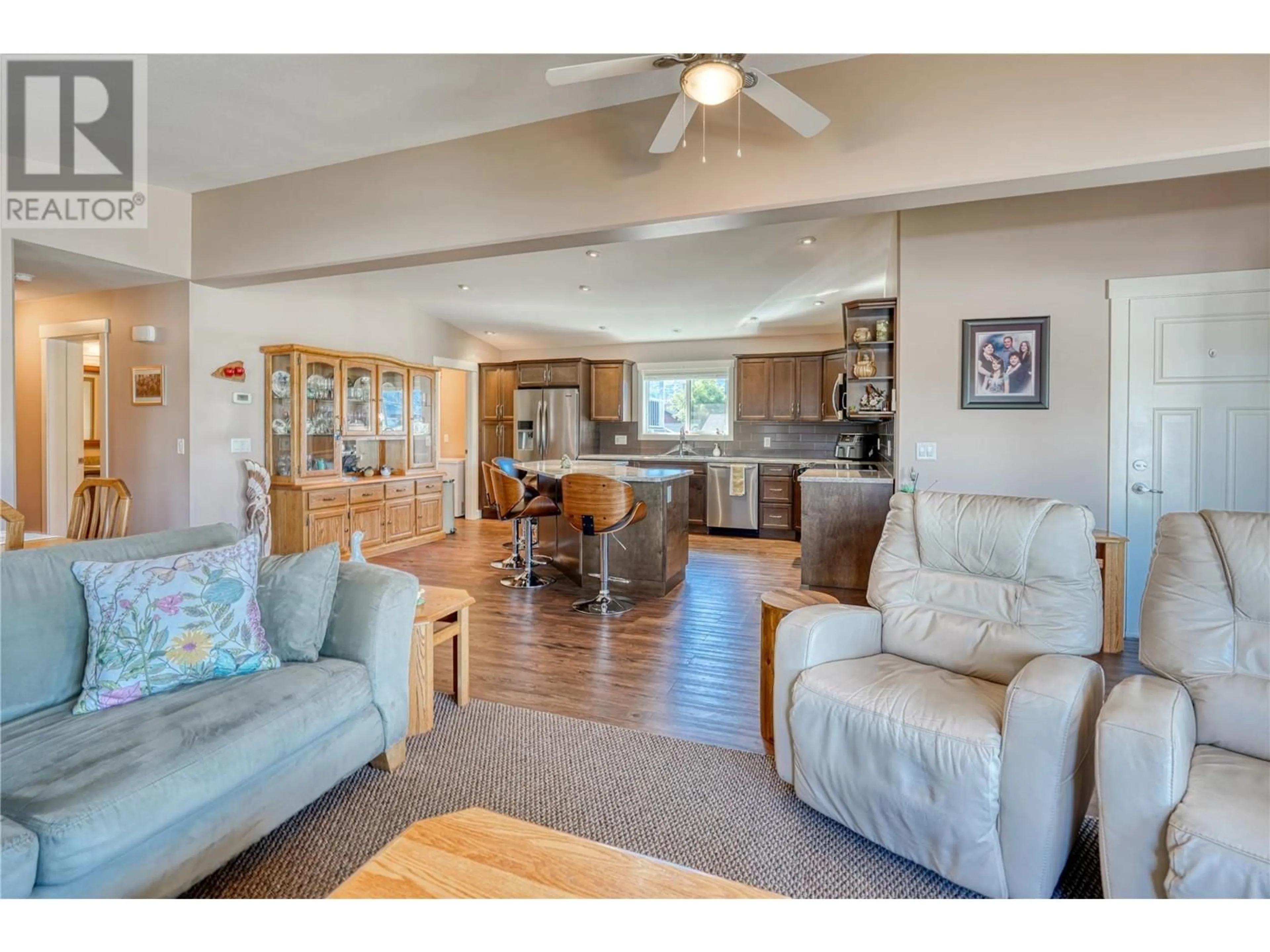 Open concept kitchen, unknown for 760 BIRD STREET, Penticton British Columbia V2A6Z5