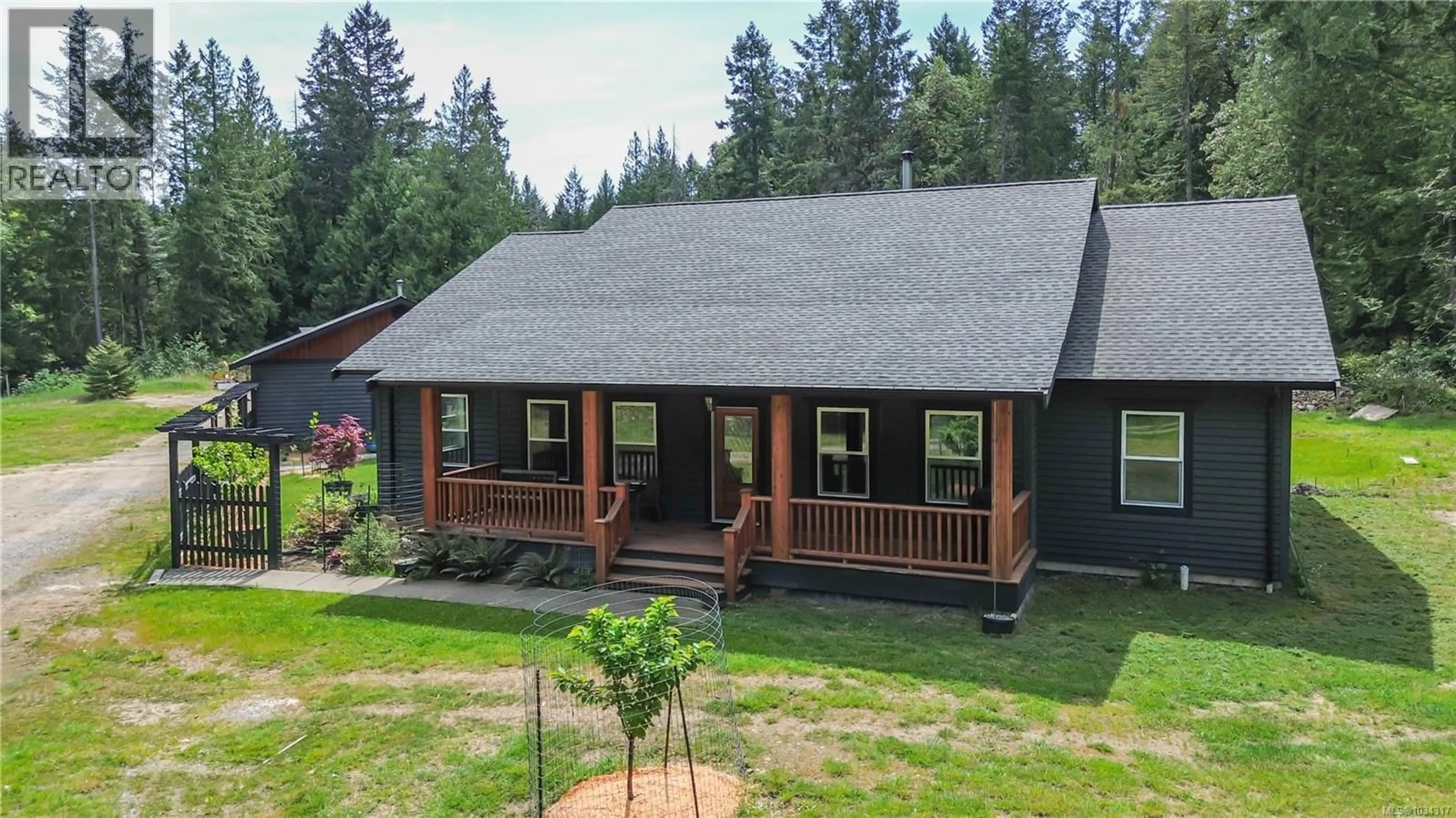 A pic from outside/outdoor area/front of a property/back of a property/a pic from drone, unknown for 358 MILL ROAD, Thetis Island British Columbia V0R2Y0
