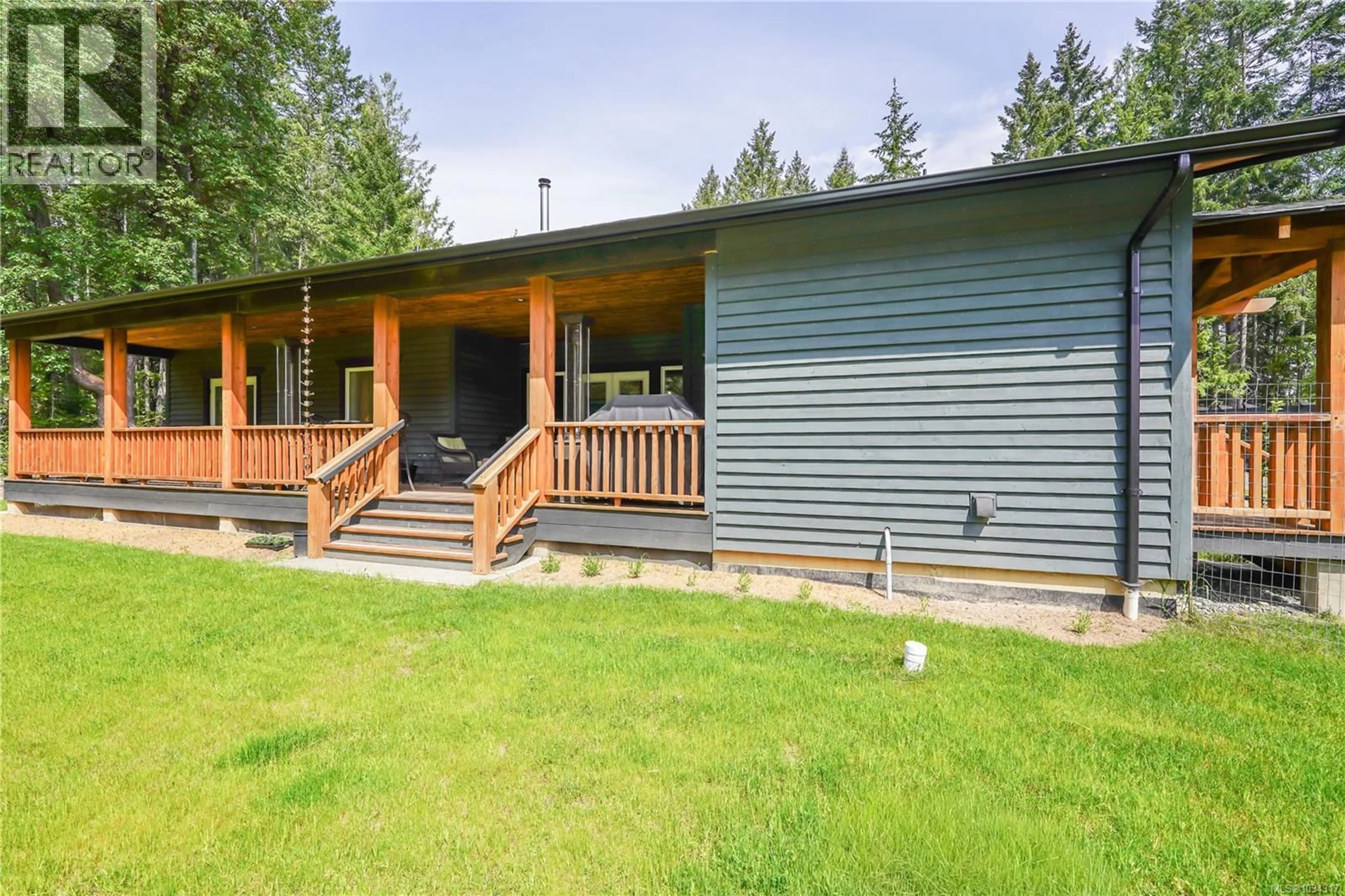 A pic from outside/outdoor area/front of a property/back of a property/a pic from drone, unknown for 358 MILL ROAD, Thetis Island British Columbia V0R2Y0