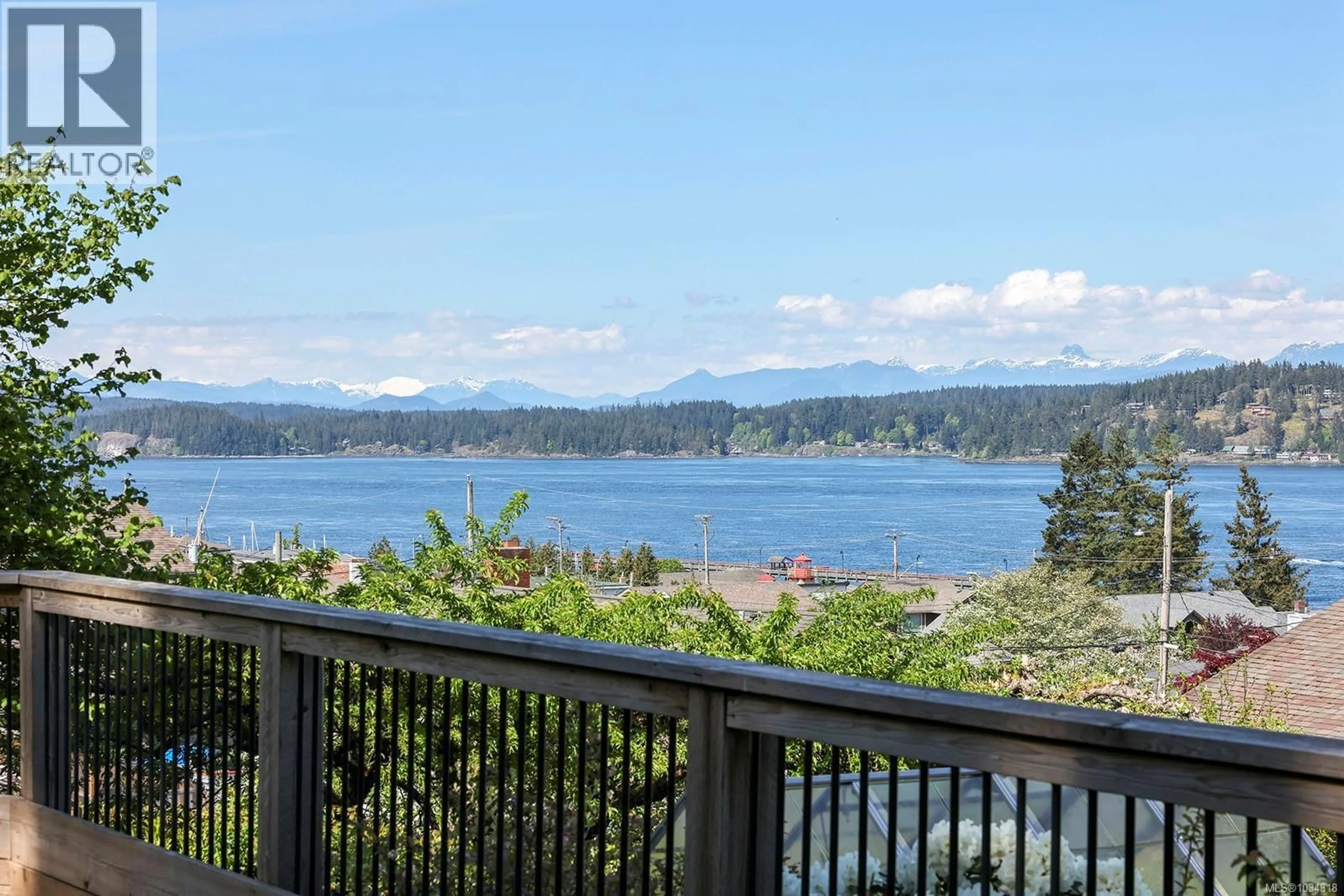 Patio, water/lake/river/ocean view for 542 THULIN STREET, Campbell River British Columbia V9W2L1
