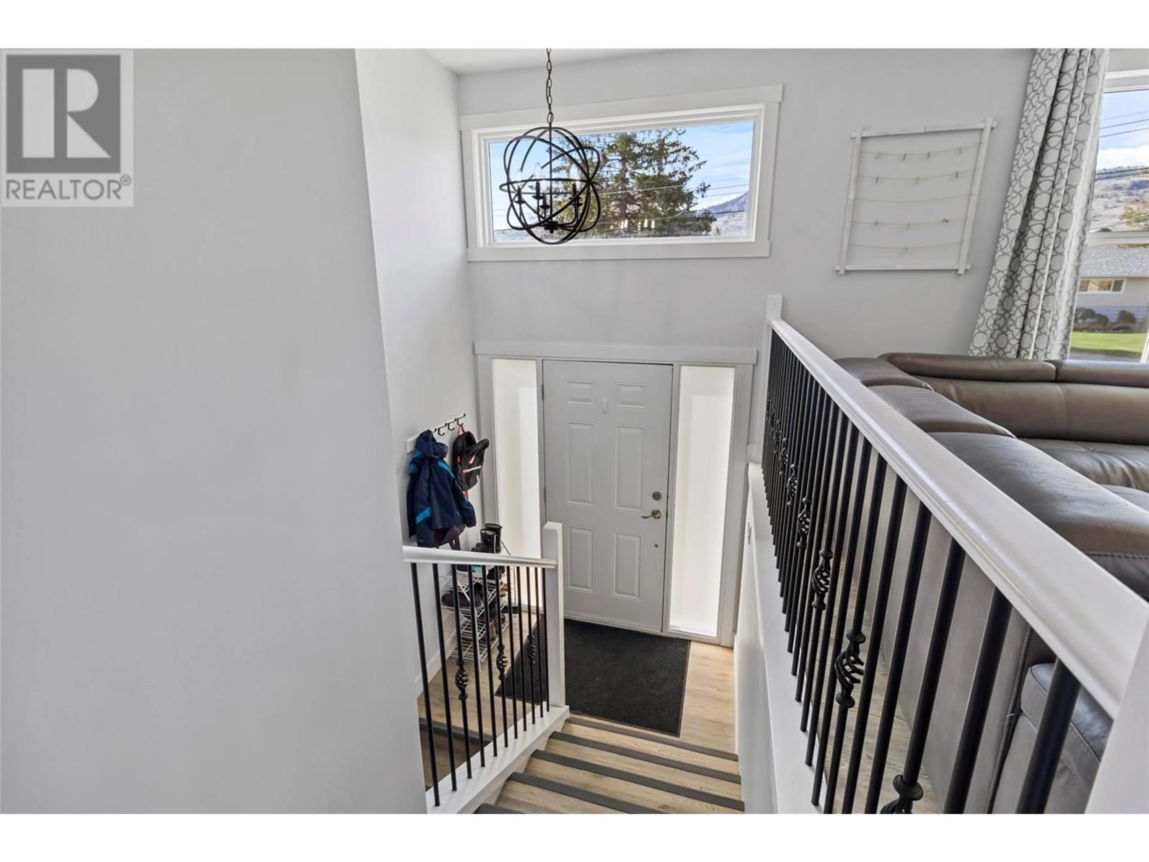 Indoor entryway for 689 VALDES DRIVE, Kamloops British Columbia V2B5J1